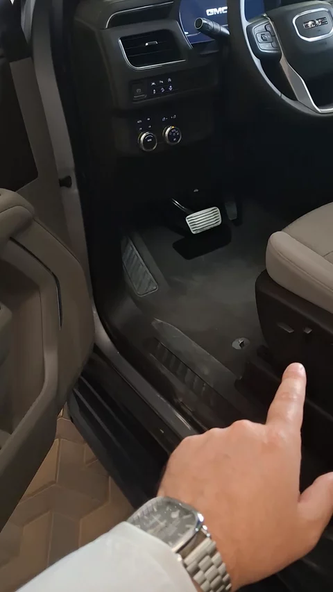 جي ام سي يوكن SLE 2024