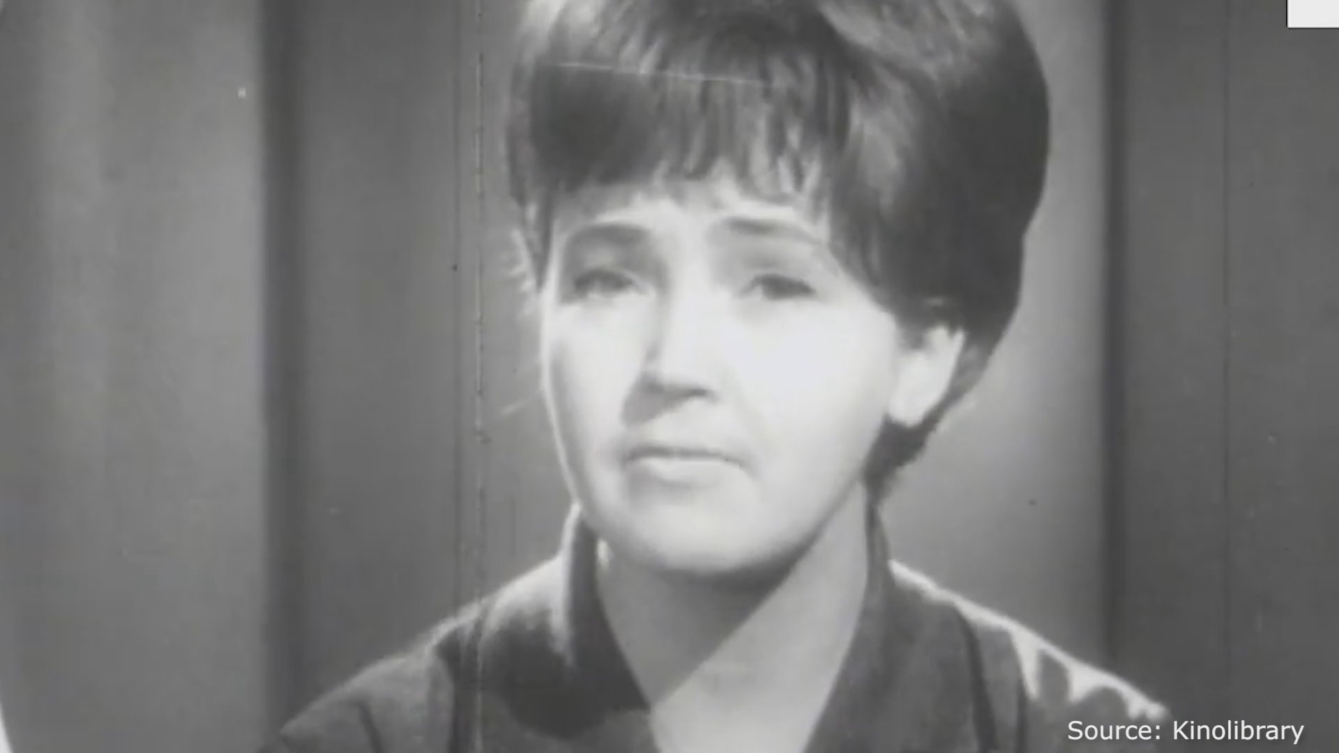 A presenter delivers a news segment about the historical premiere of a spelling bee competition, accompanied by archival footage of the event.
