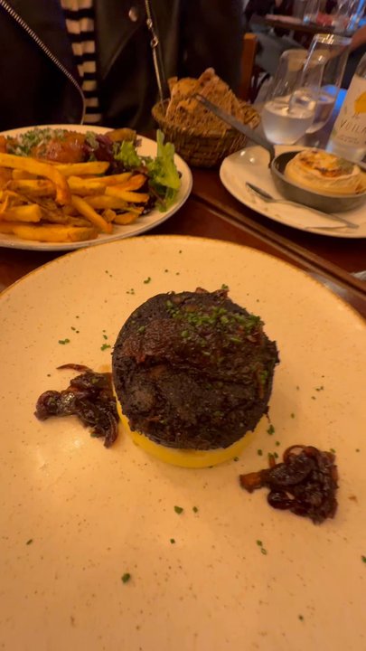 Le Refuge des Moines - French Near Me - Paris, 75
