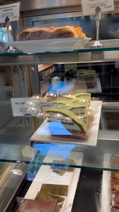 Café Schwarzenberg - Strudels & tortes - Cafes Near Me - Vienna, 9