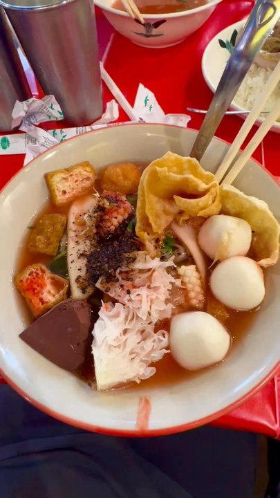 Noodles Party - Thai Near Me - Chicago, Illinois