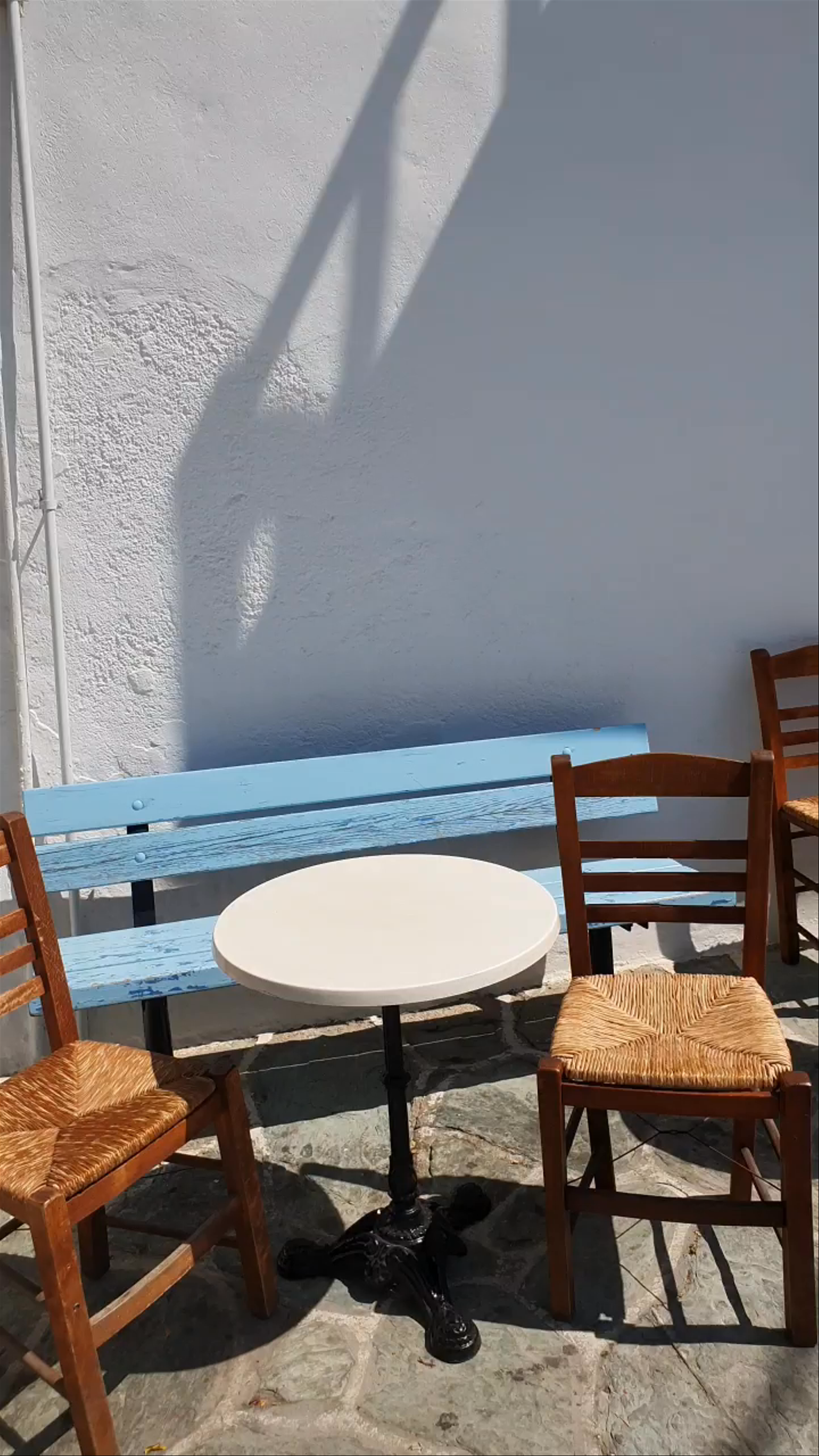 Kastro Cafe - A Sunlit Haven on Folegandros Island