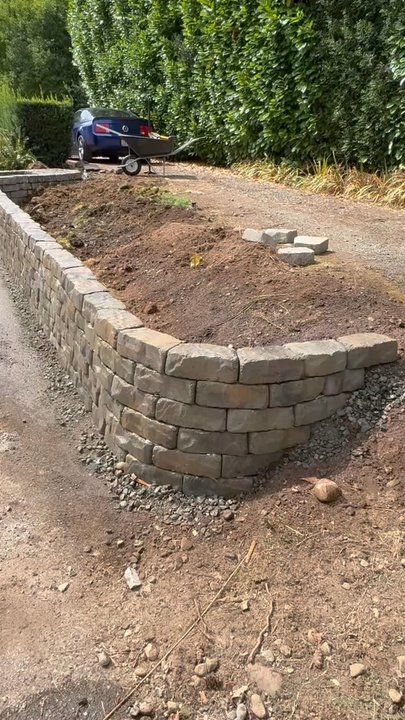 Panda Stylin - Front driveway retention wall with steps - Lawn Services Near Me - Covington, Washington