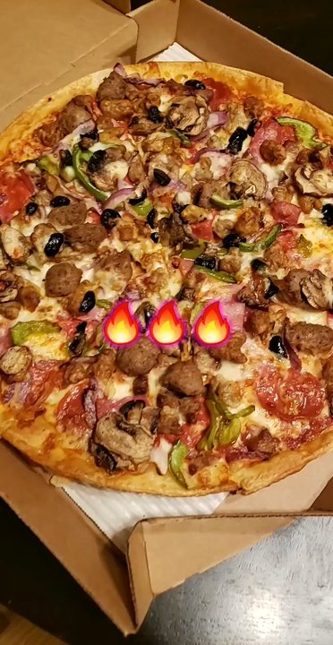 Pizza Hut - BY FAR THE BEST PIZZA HUT!! - Pizza Near Me - Meadows Place, Texas