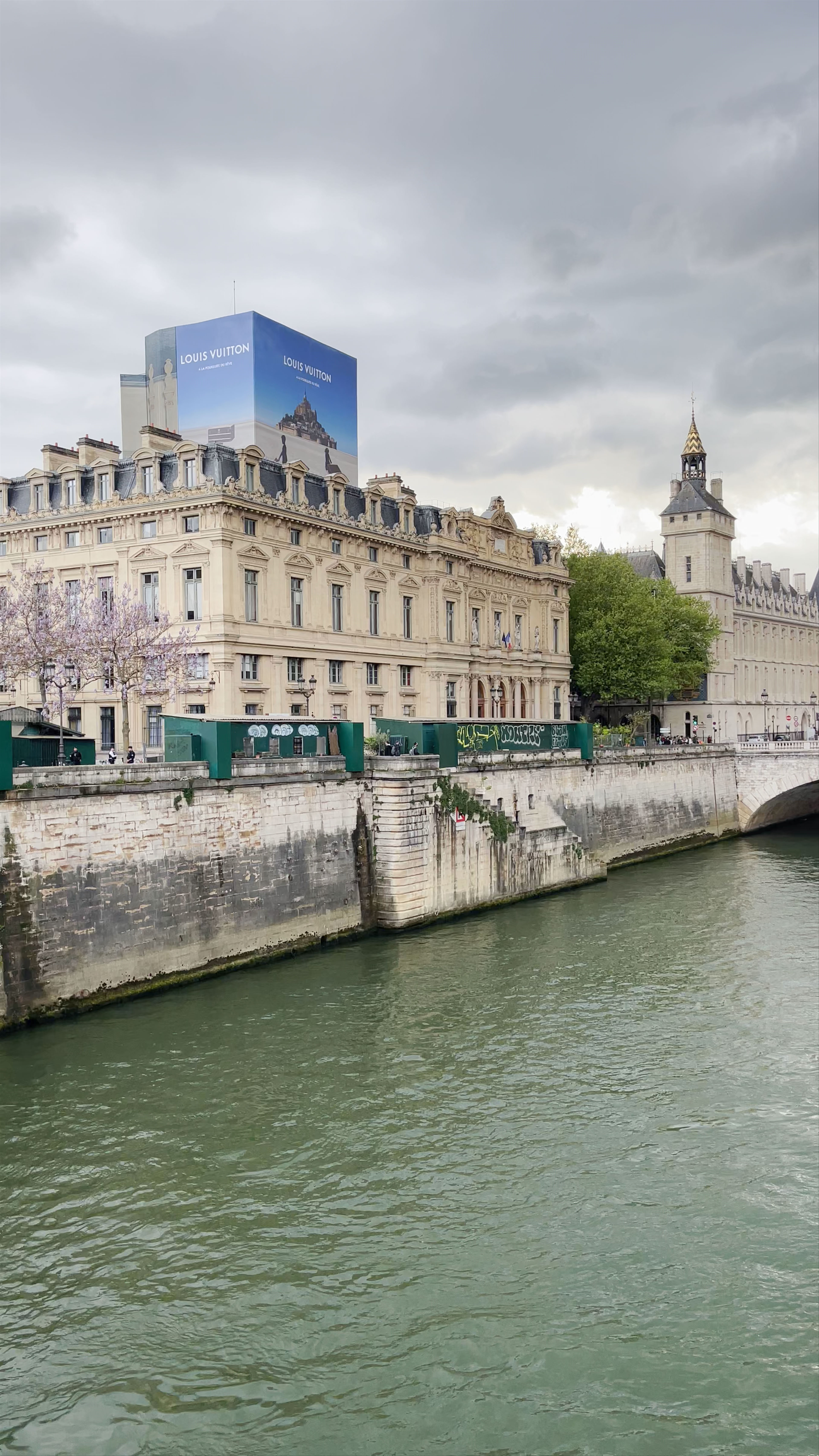 Pont Notre-Dame & Quai de la Corse: Moody Parisian Riverside