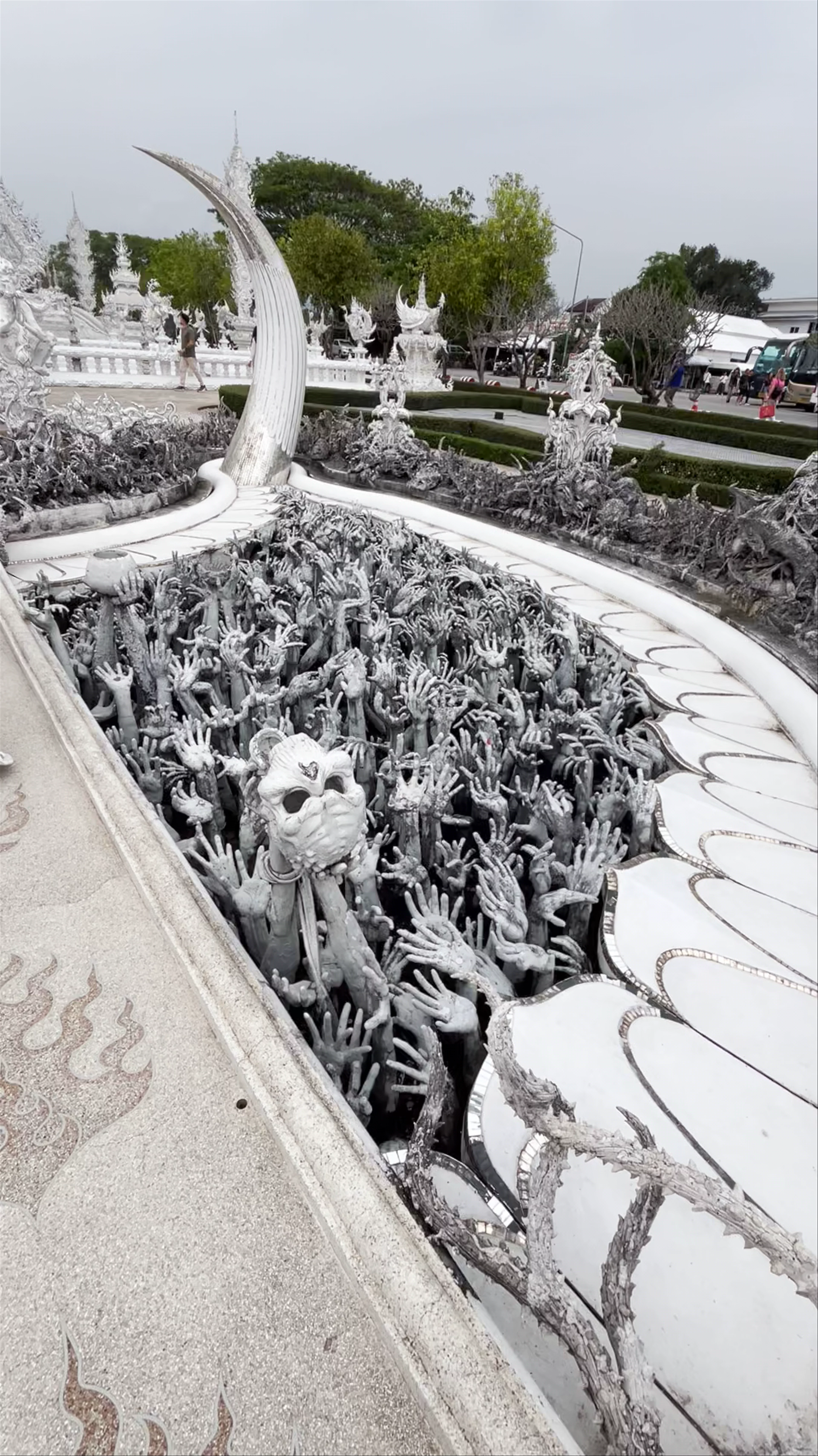 Wat Rong Khun - White Temple