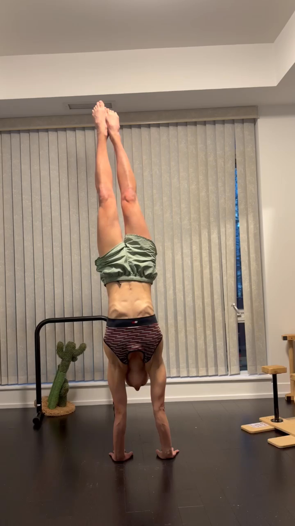 Angle member Nina: 7-second candle