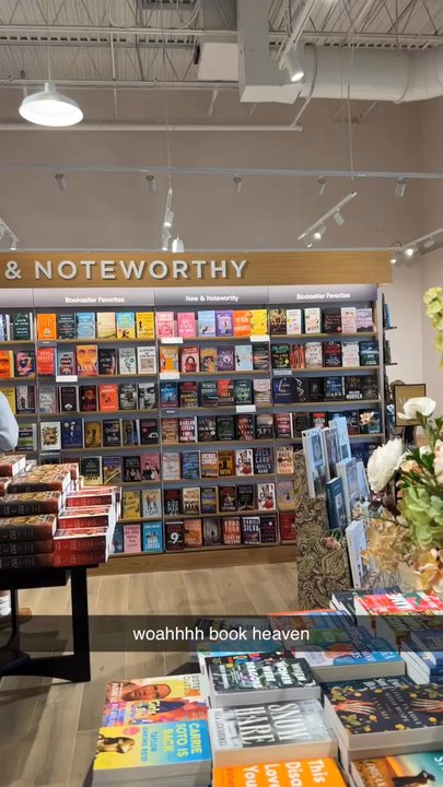 Barnes & Noble - BOOK HEAVEN! - Bookstores Near Me - Gainesville, Florida