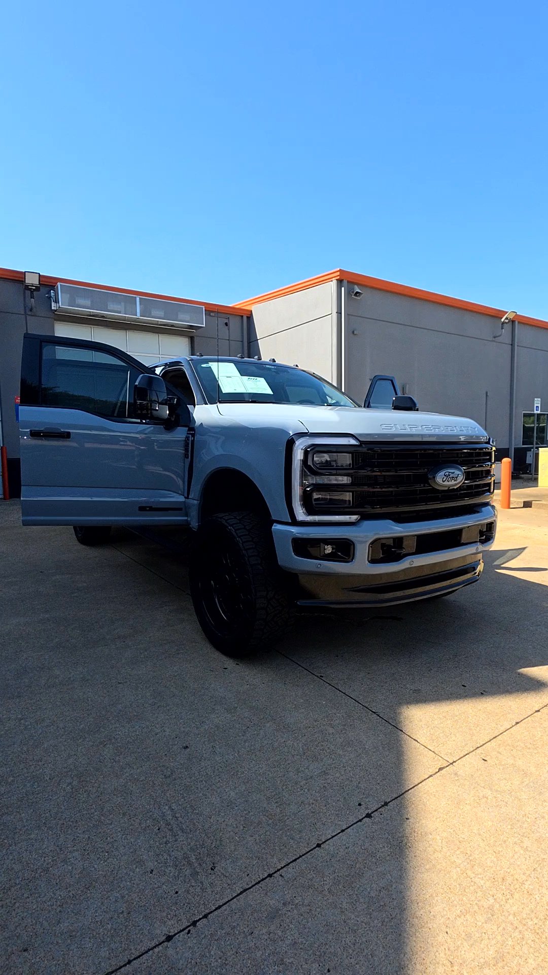 Lifted Trucks - #TX11130 - 2026 Ford F-250 Super Duty Platinum Plus Crew Cab