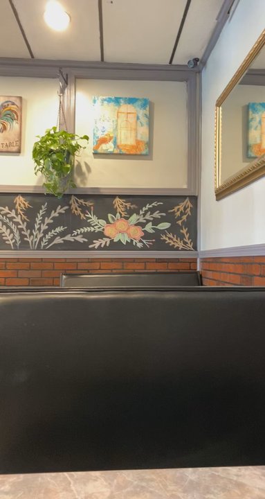 2 Sistas Catering - It's so cute in here! - Breakfast & Brunch Near Me - Cranston, Rhode Island
