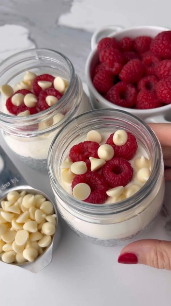 Raspberry and White Chocolate Chia Parfait | alicelovesbreakfast