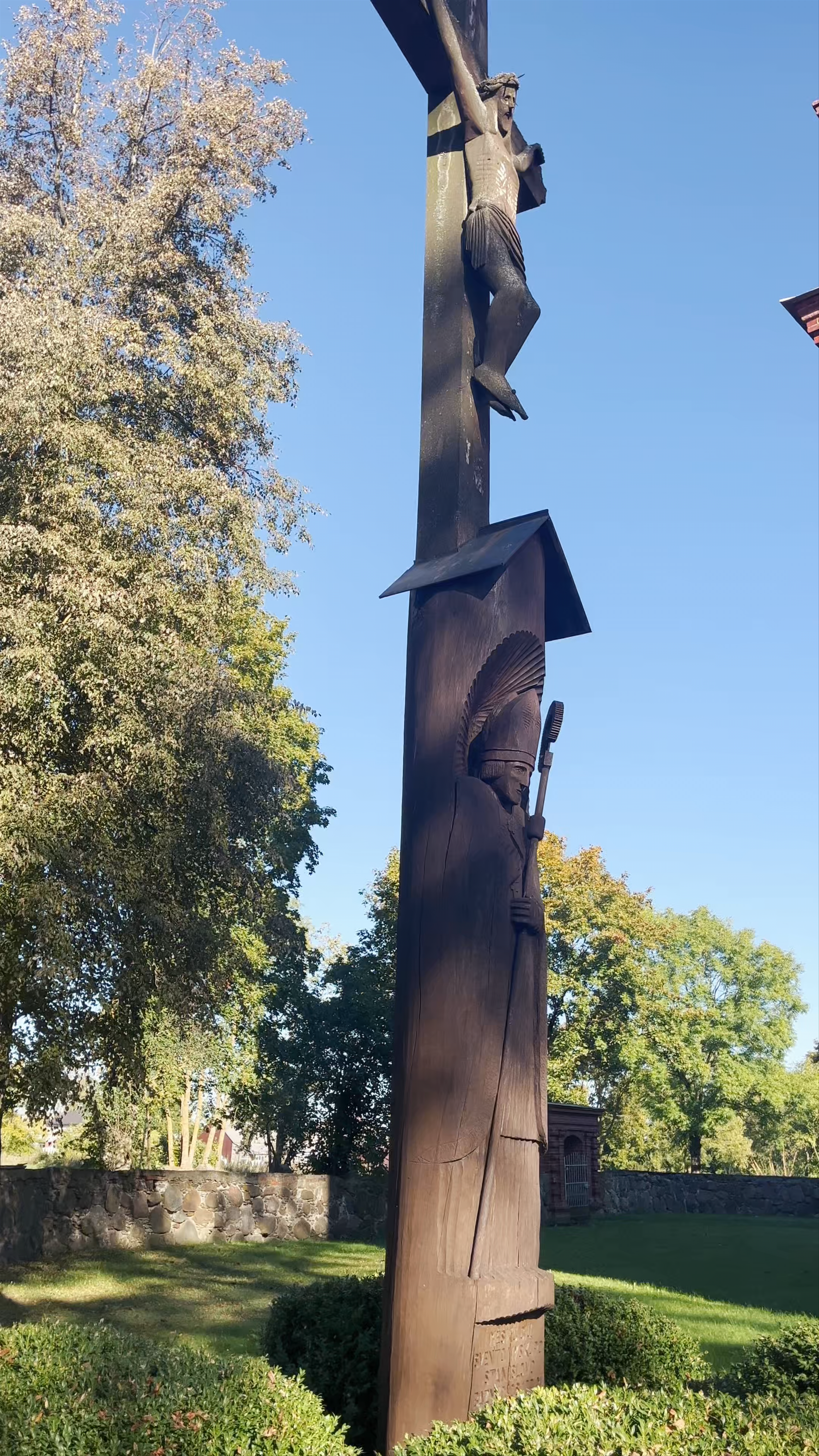 Meskuiciu Sv. Stanislovo Baznycia: Historic Lutheran Church and Sacred Sculpture in Meškuičiai, Lithuania