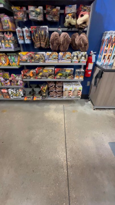 Video carousel 2 of 7 with ID QF3c8fDk_Mq20_fQnXYxUg for Toys R Us