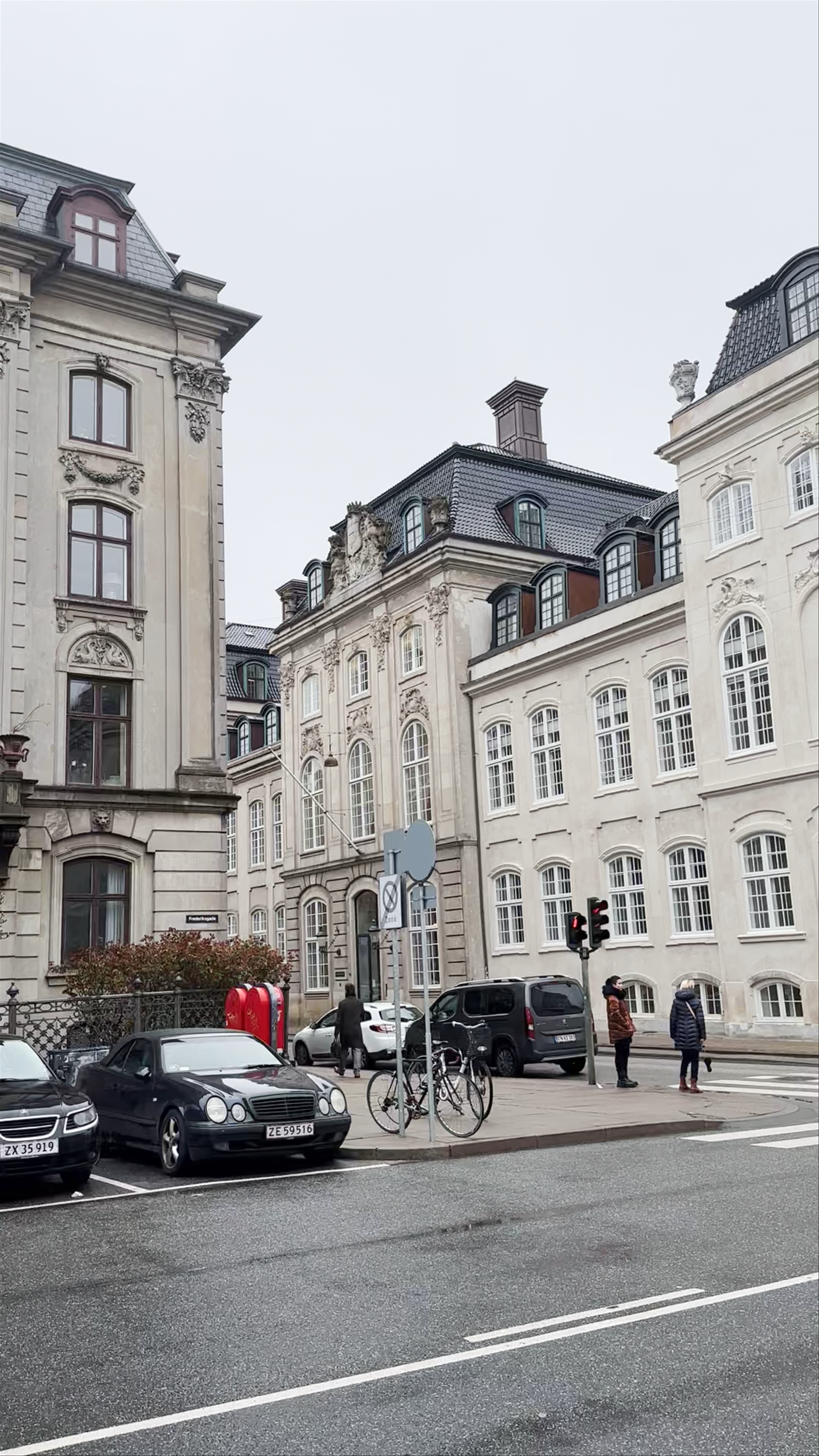 Frederiks Kirke: Majestic Architecture and Historic Streets in Copenhagen
