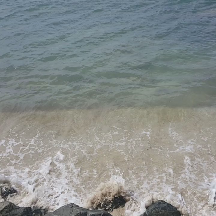 Esperanza Beach - Esperanza beach in front of bars and shops - Beaches Near Me