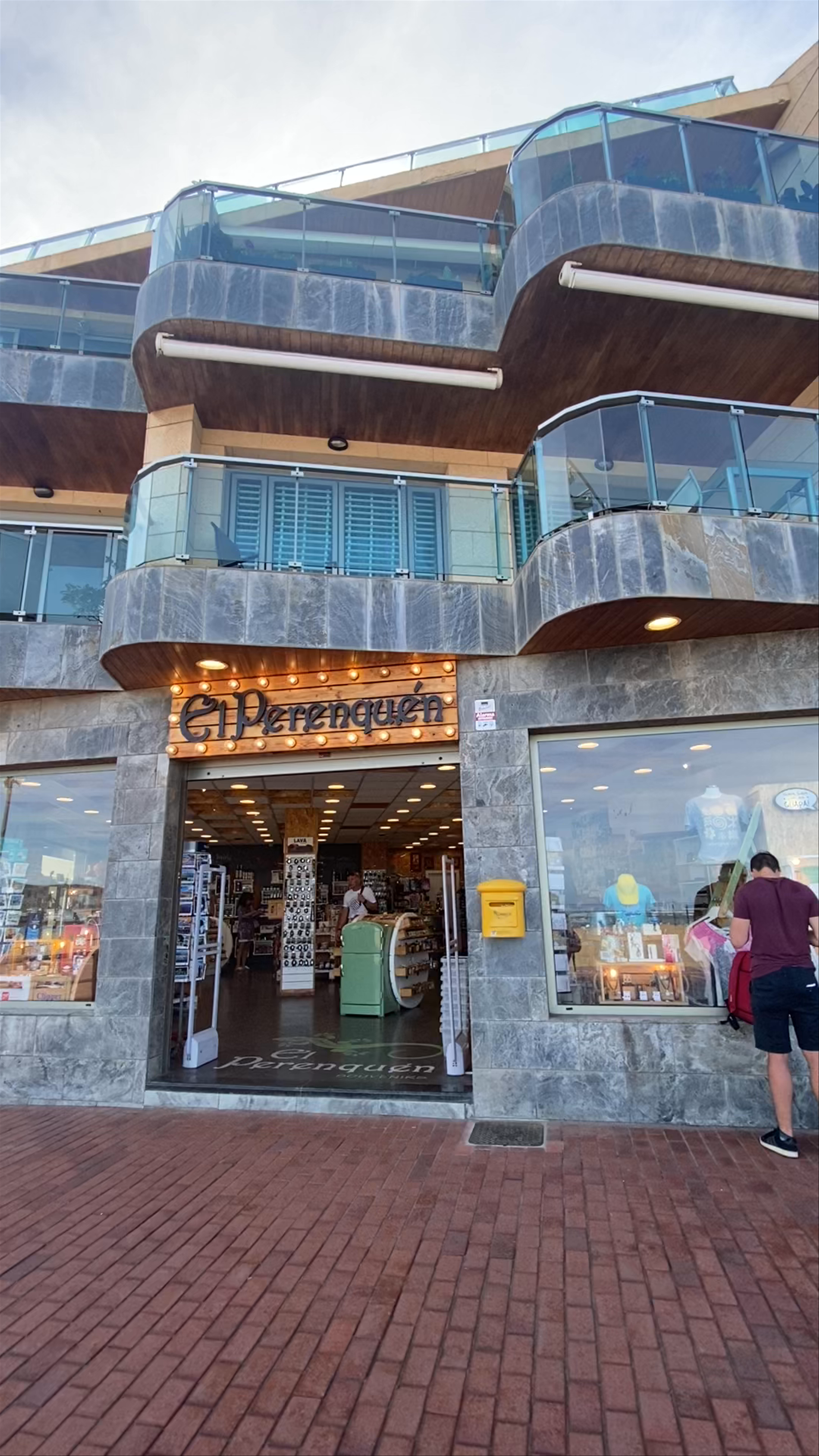 El Perenquén Las Canteras: Artisan Souvenirs in Las Palmas