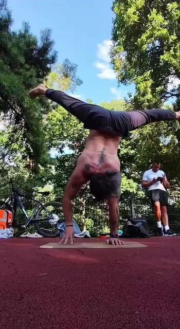 Lucas: Mastering straddle one arm saves.