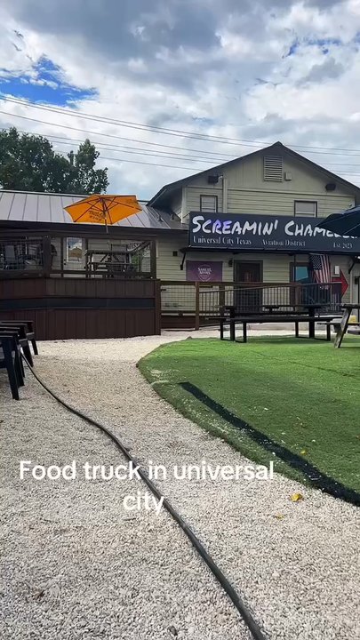 Screamin Chameleon - This is the outsider and where the food trucks located at - Food Trucks Near Me - Universal City, Texas