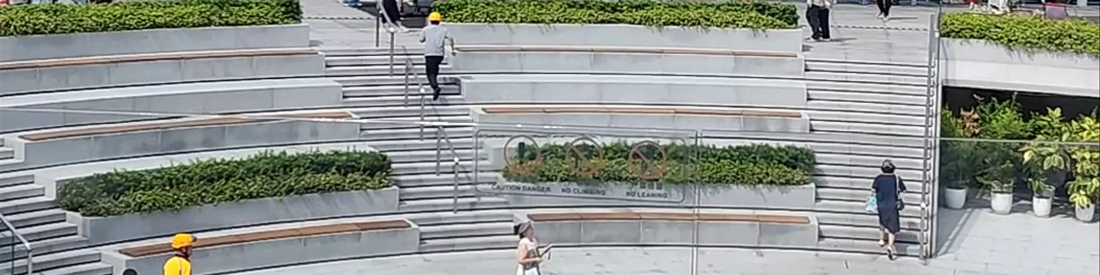 Jing'an Temple Square （East Gate）