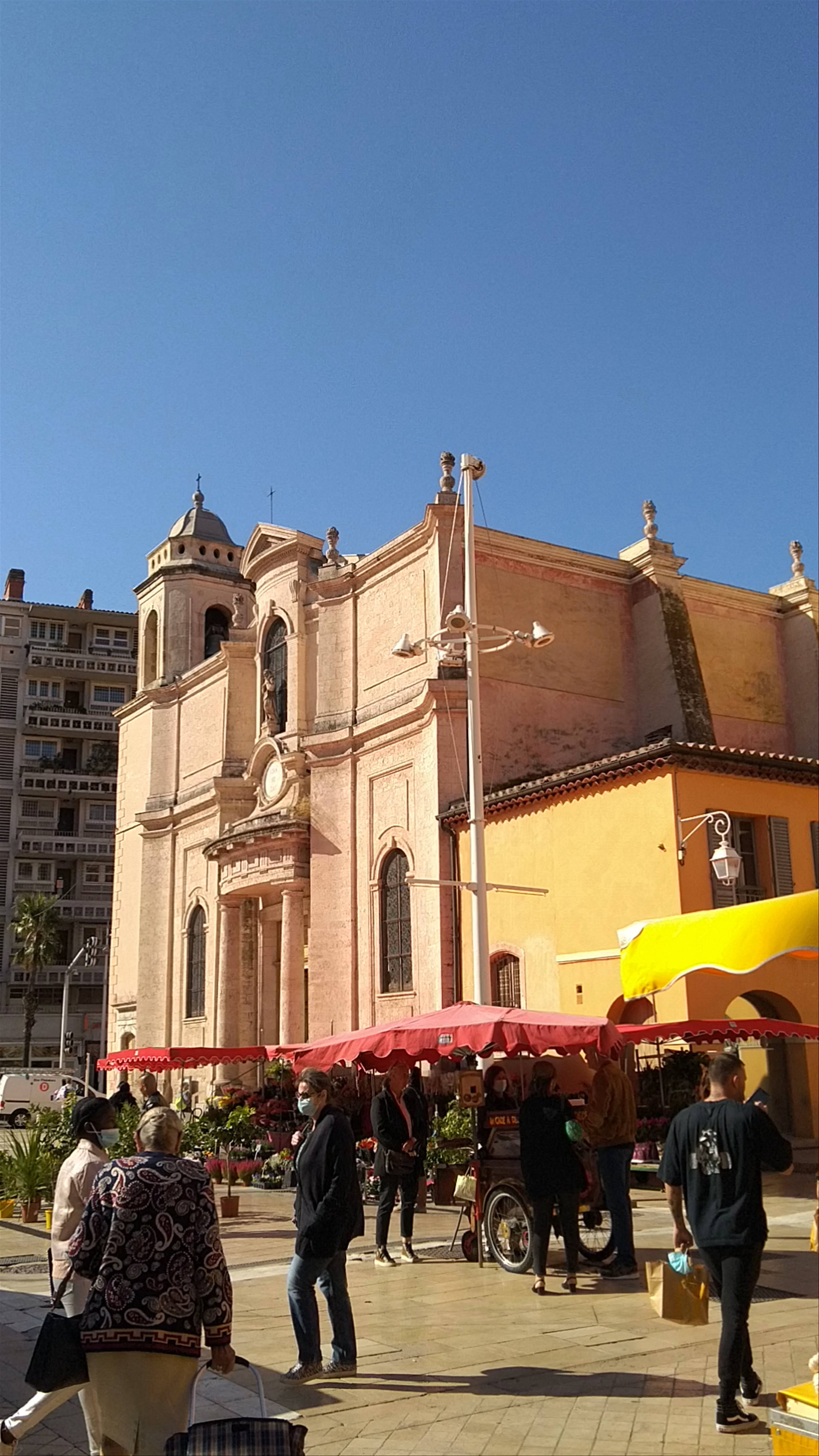Le Marché du Cours Lafayette: Vibrant Market Life in Toulon