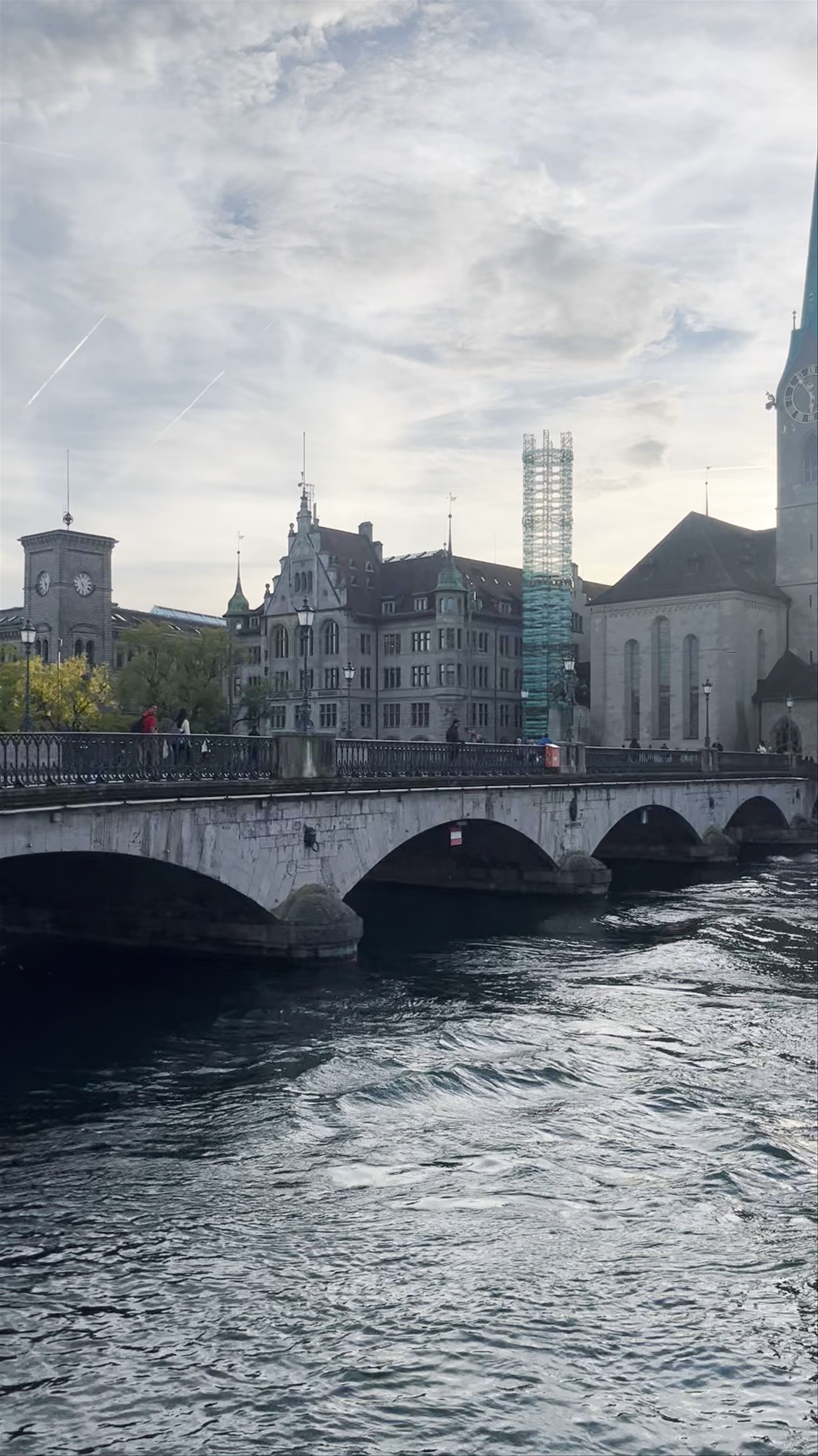 Limmatquai Riverside Walk in Zürich: Historic Views and Tranquil Waters
