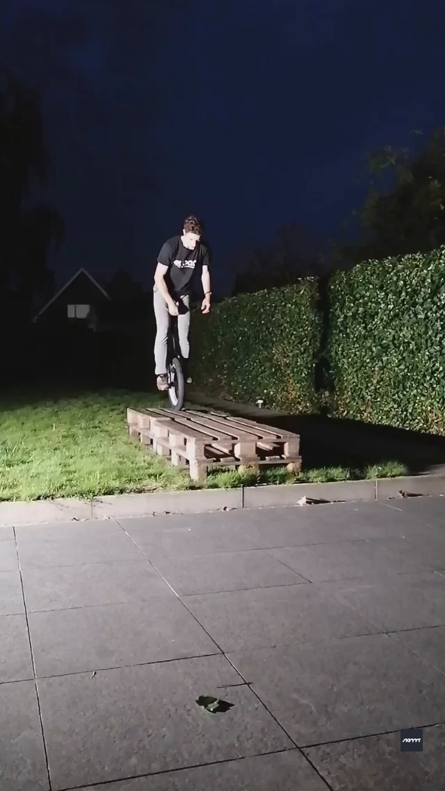 riu submission: Footplant Backflip off height