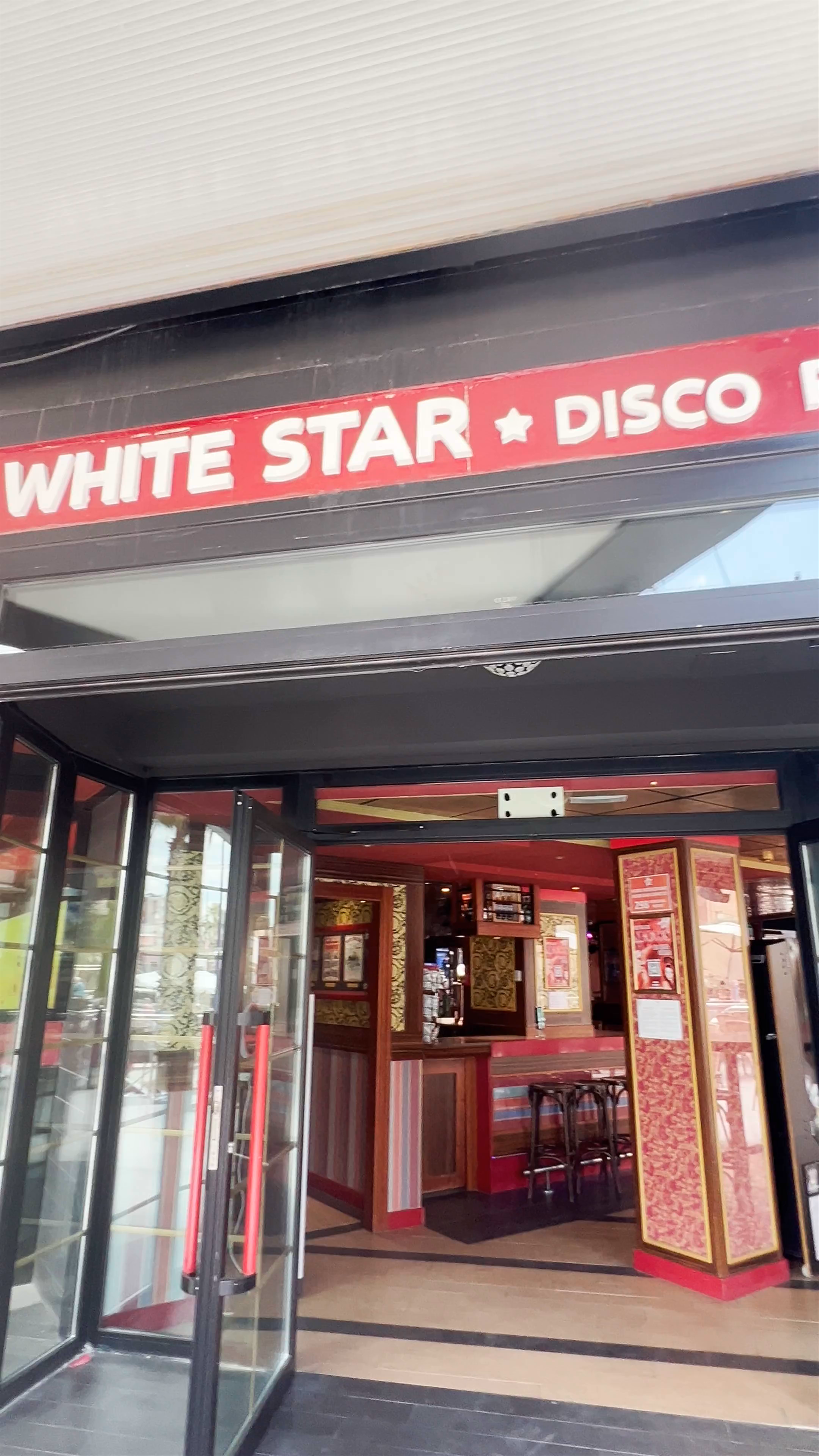 White Star Disco Bar: Nightlife Hub in Benidorm