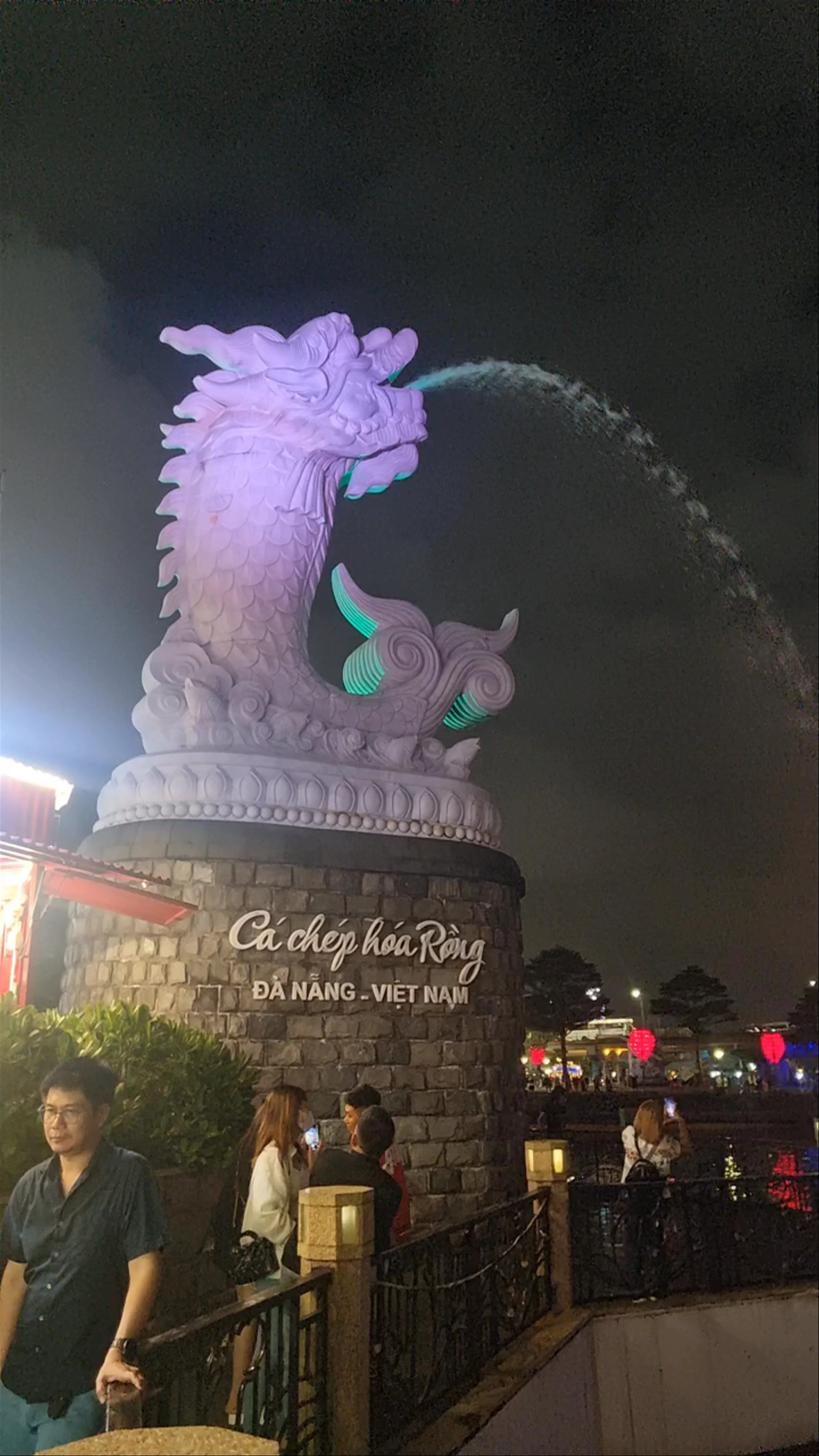 Cá chép hóa Rồng Statue, Da Nang