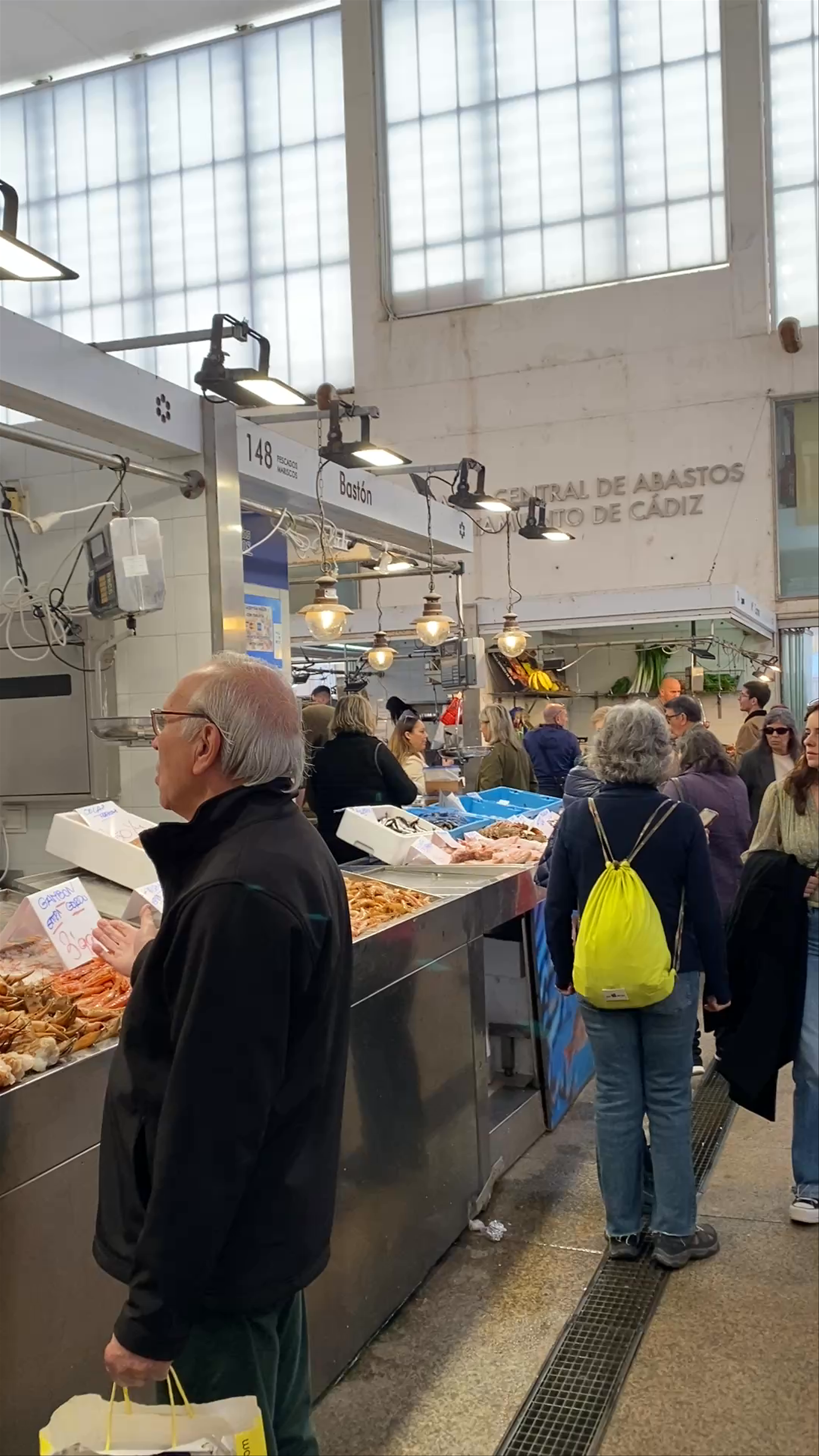 Mercado Central de Abastos de Cádiz: A Bustling Seafood Market Experience