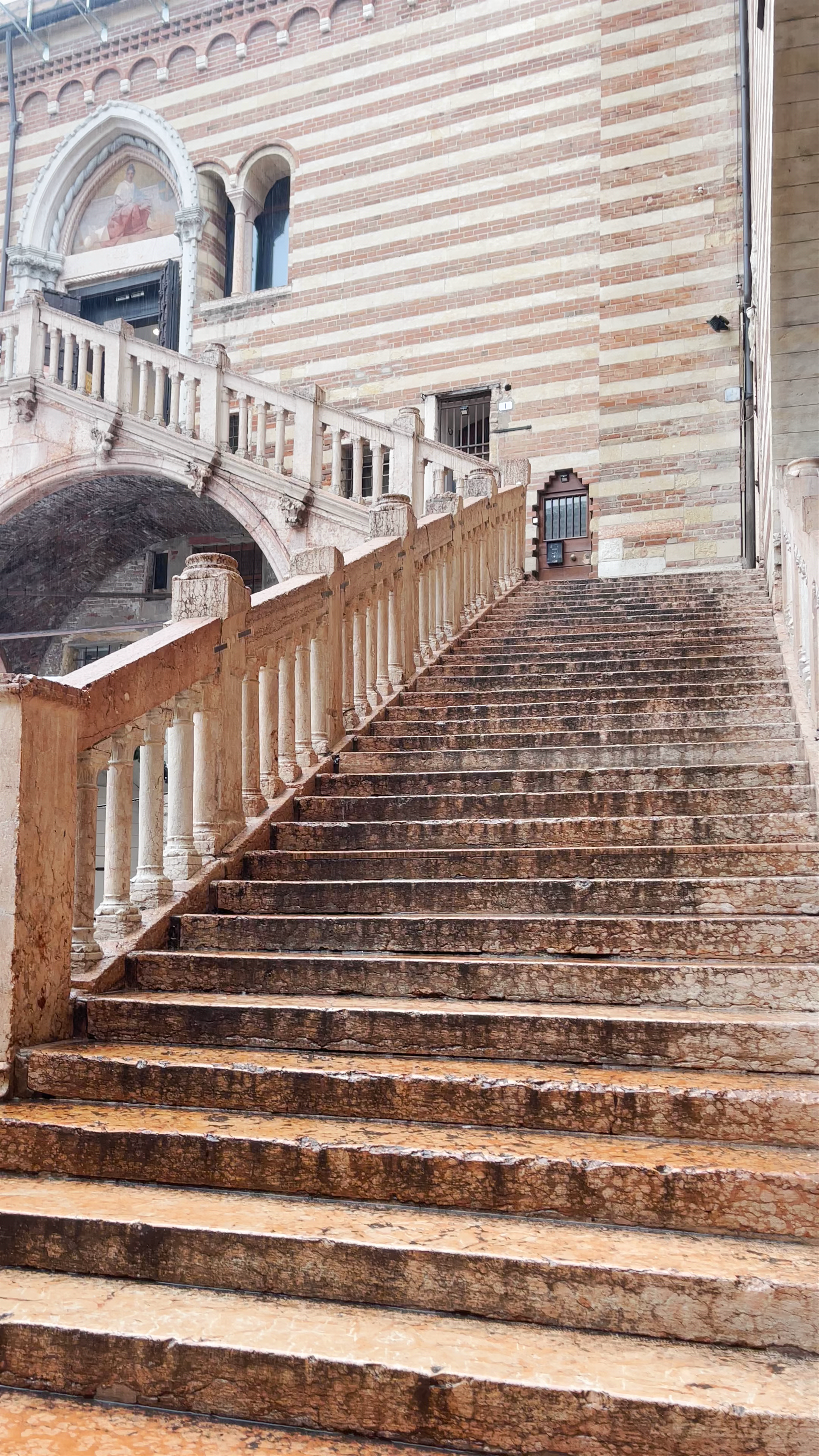 Cortile del Mercato Vecchio: Historic Heart of Verona's Marketplace