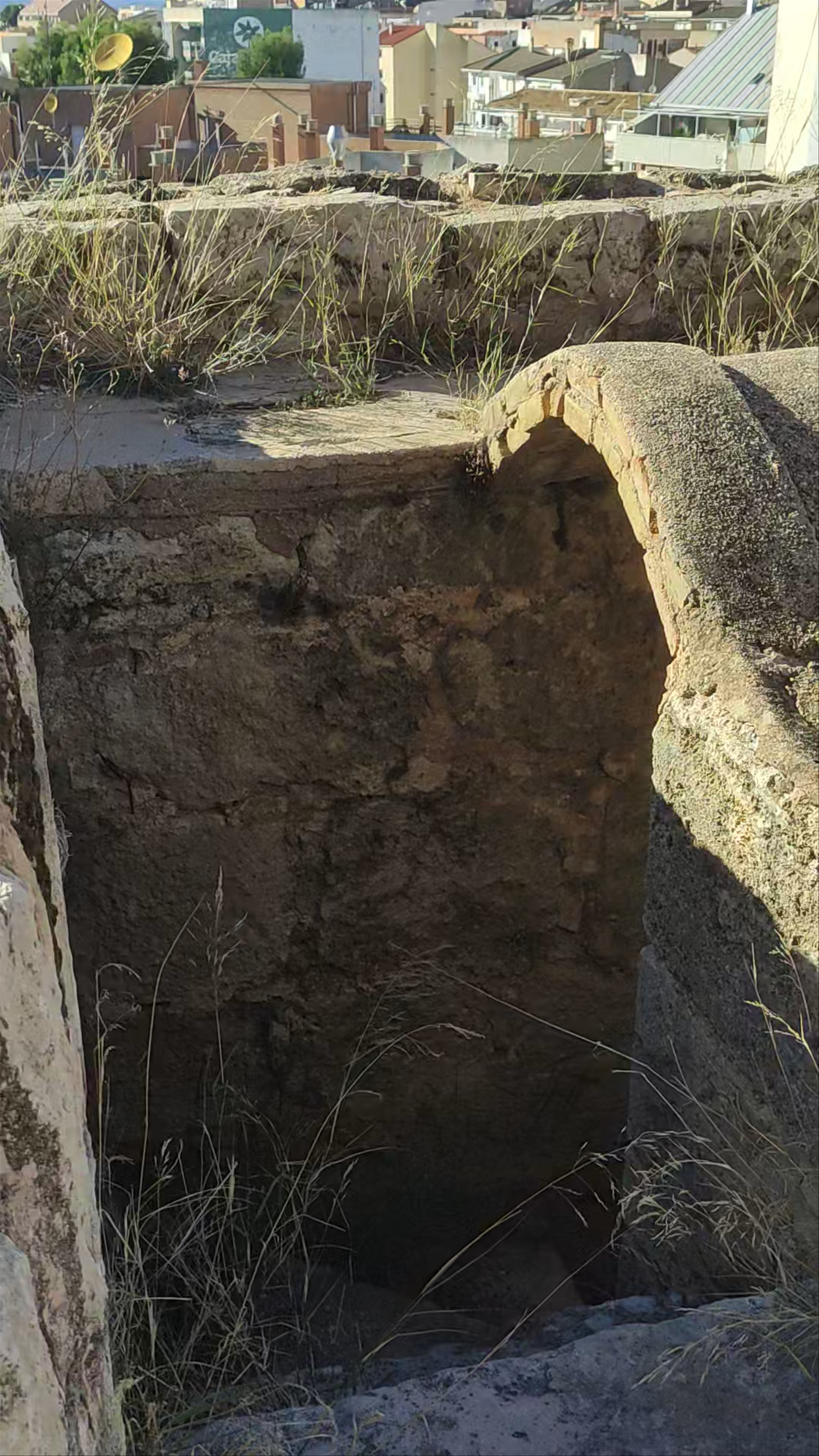 Exploring Fortaleza de Requena: Historic Stone Fortress in Spain