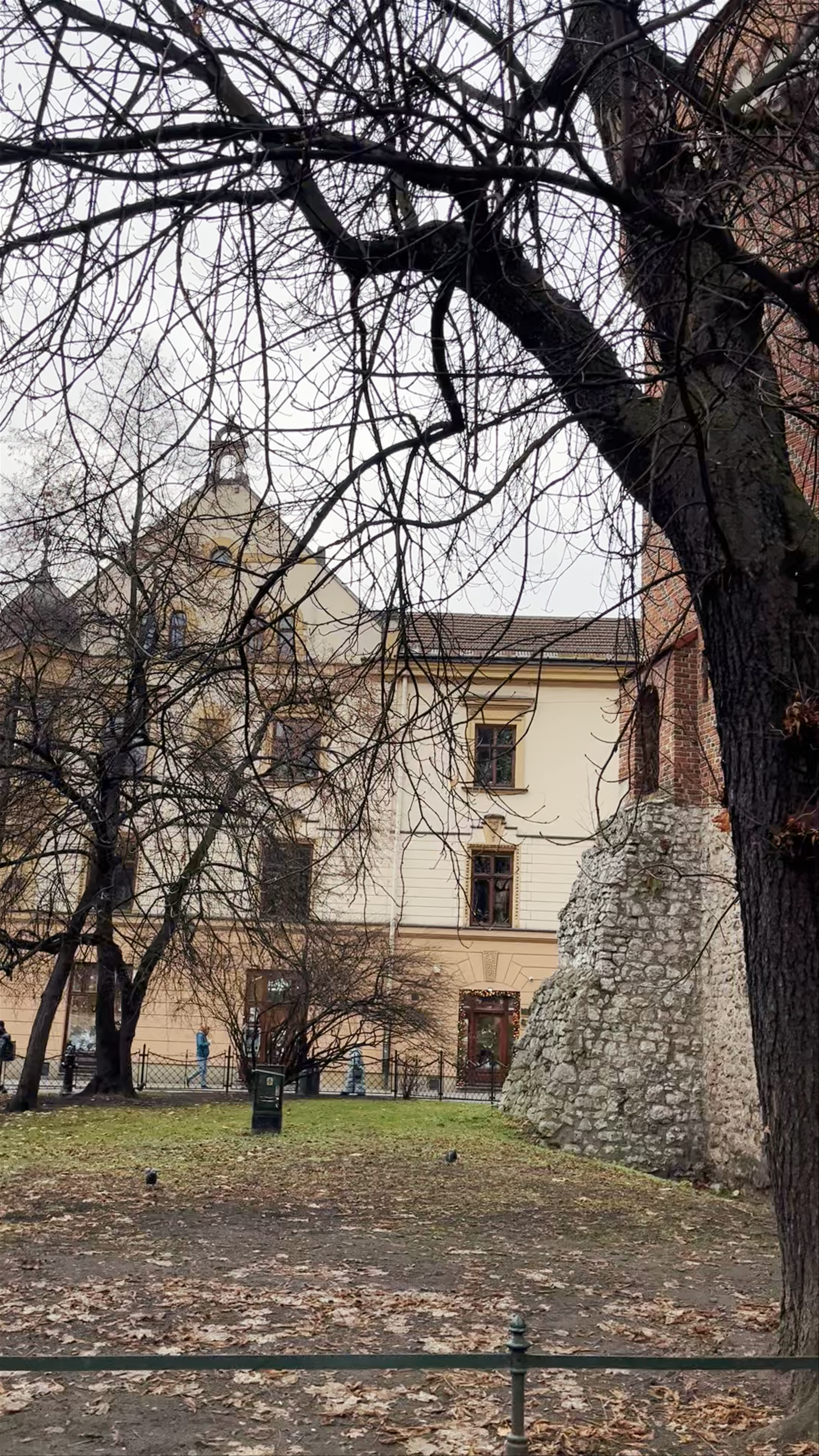Baszta Pasamoników: Medieval Fortress Tower in Kraków