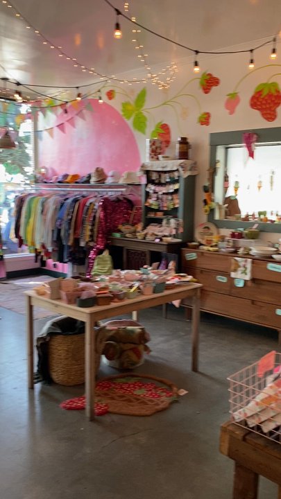Zuckercreme - Interior - Themed Cafes Near Me - Portland, Oregon