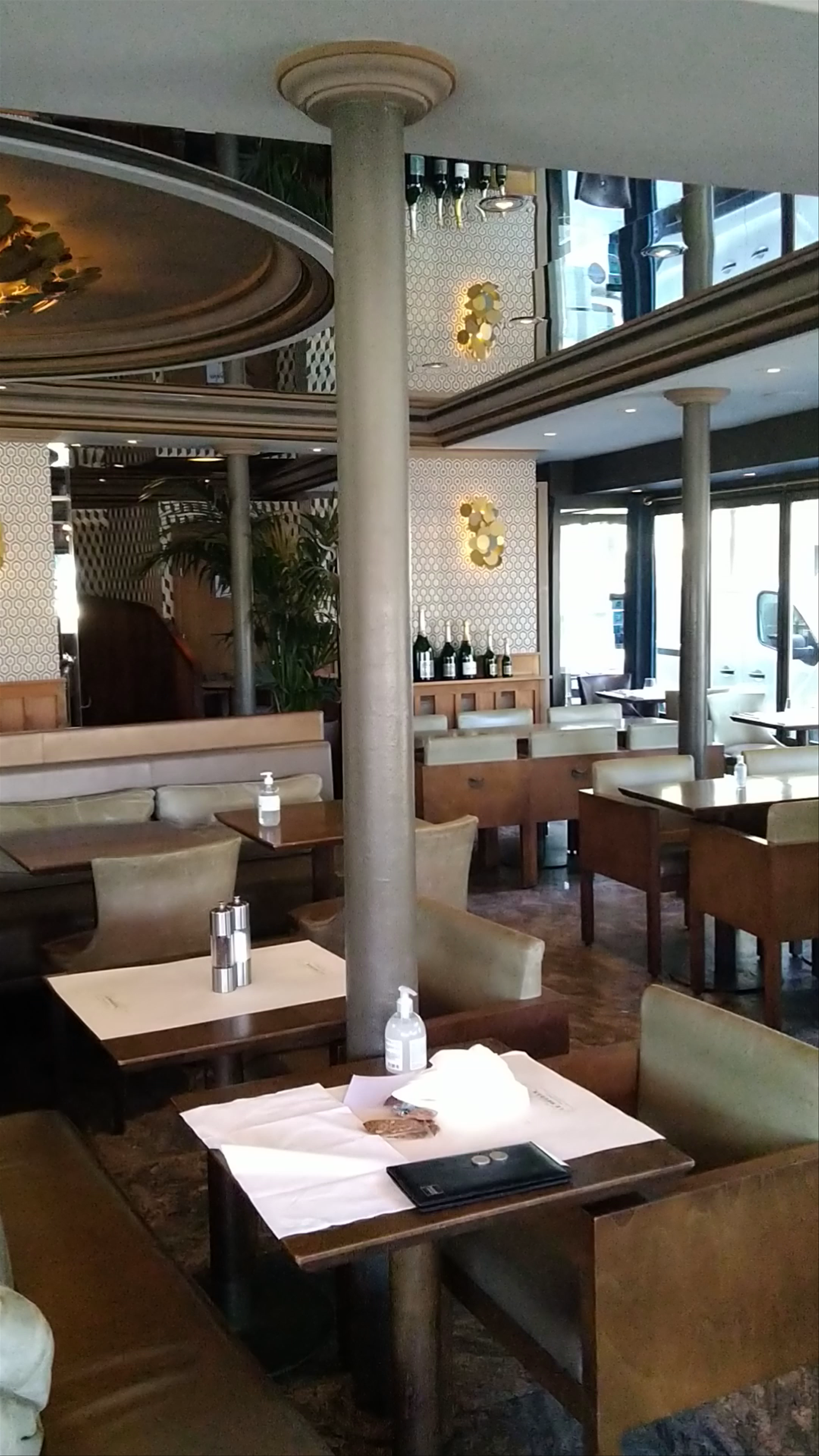 Le Vauban: Classic Elegance in a Parisian Bistro