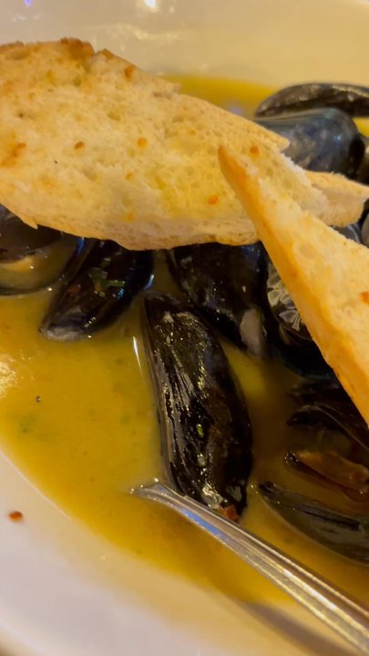 Pearl Tavern - Mussels at Pearl Tavern - New American Near Me - Lee's Summit, Missouri