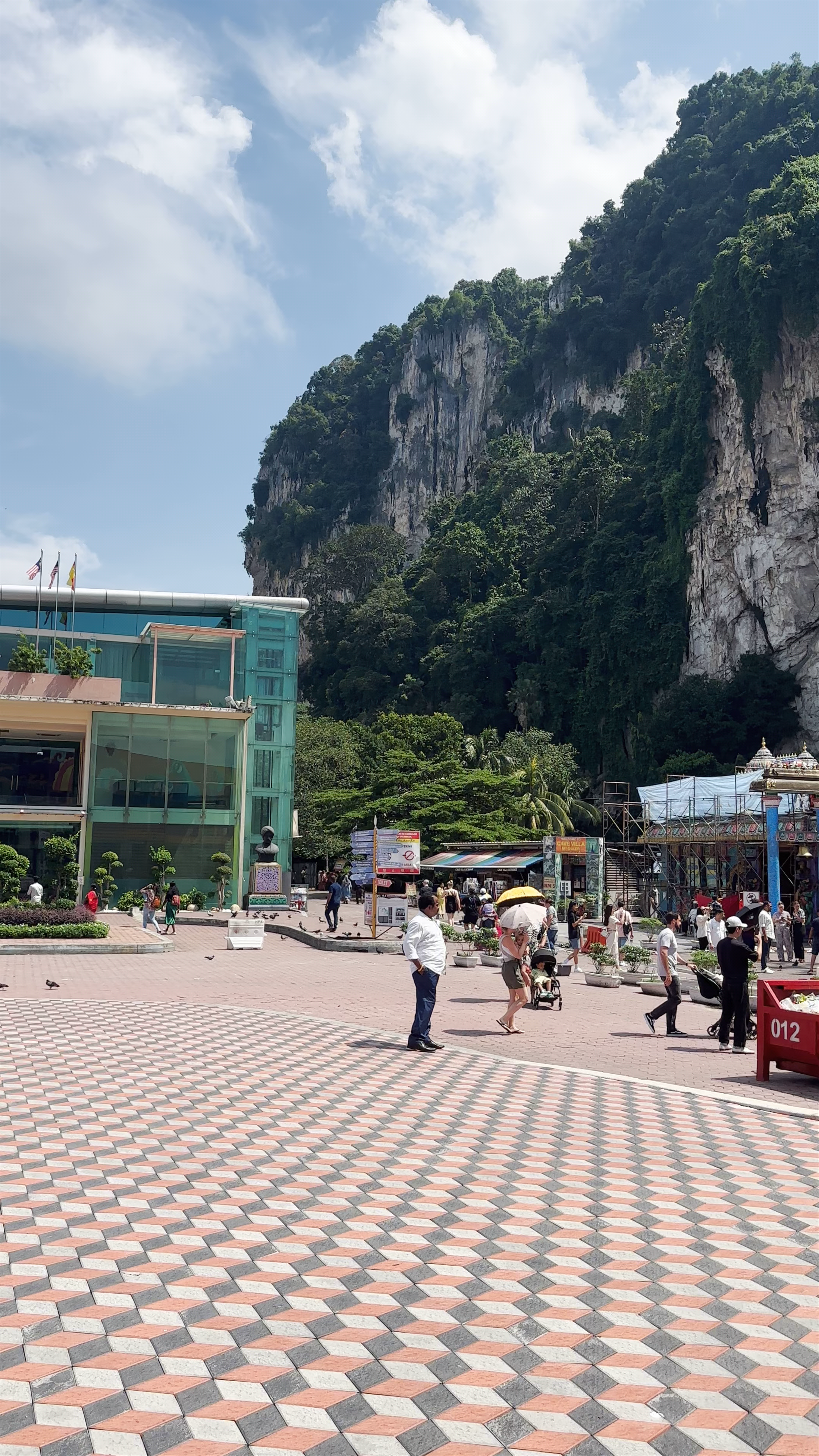 Tugu Dewa Murugan at Batu Caves: A Spiritual and Cultural Marvel in Selangor, Malaysia