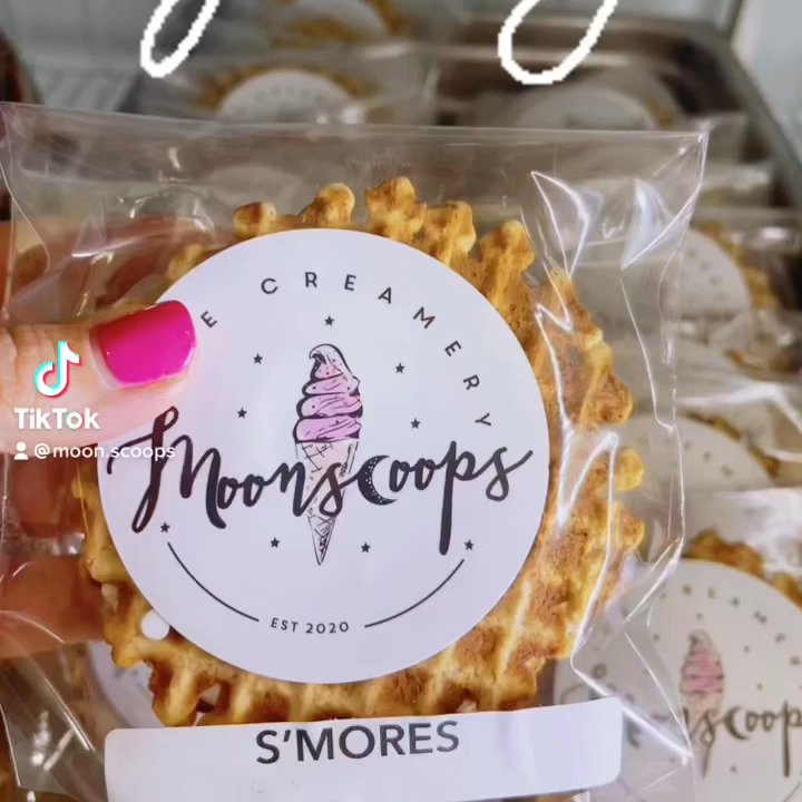 Moonscoops Ice Creamery - Crispy Moon Smash- yummy! - Ice Cream & Frozen Yogurt Near Me - Marina, California