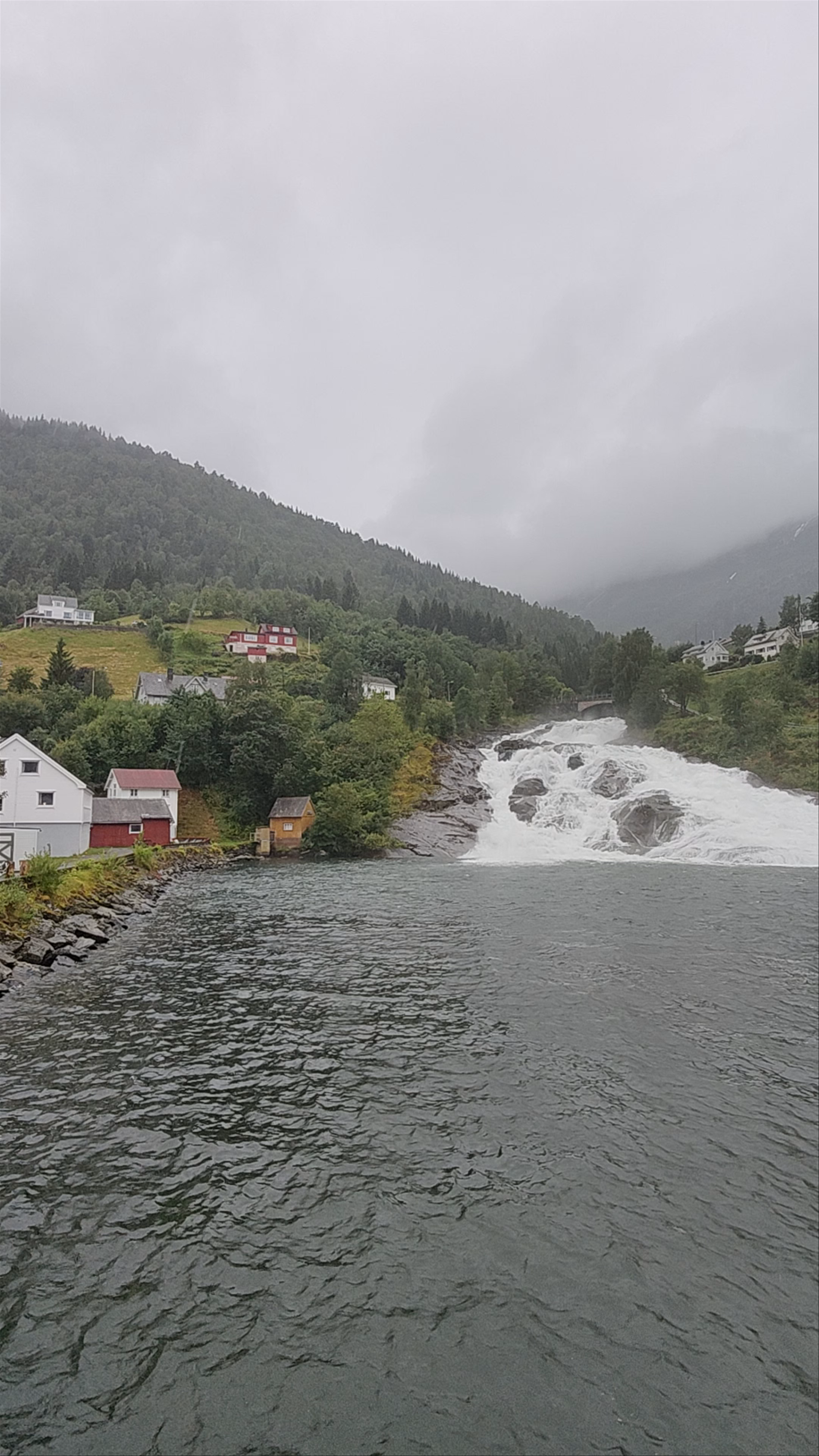 Hellesyltfossen