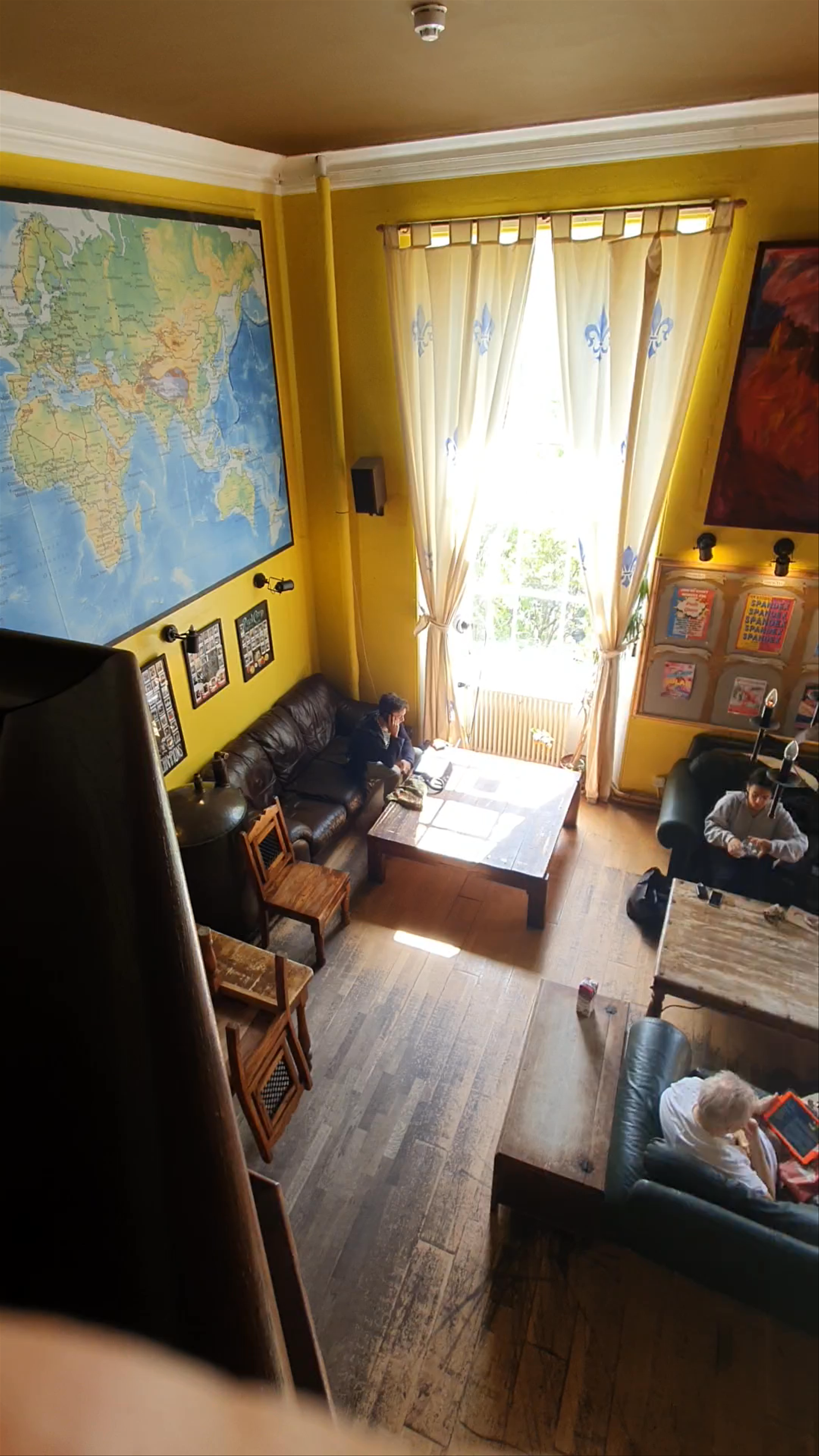 Castle Rock Hostel Relaxed Common Area in Edinburgh