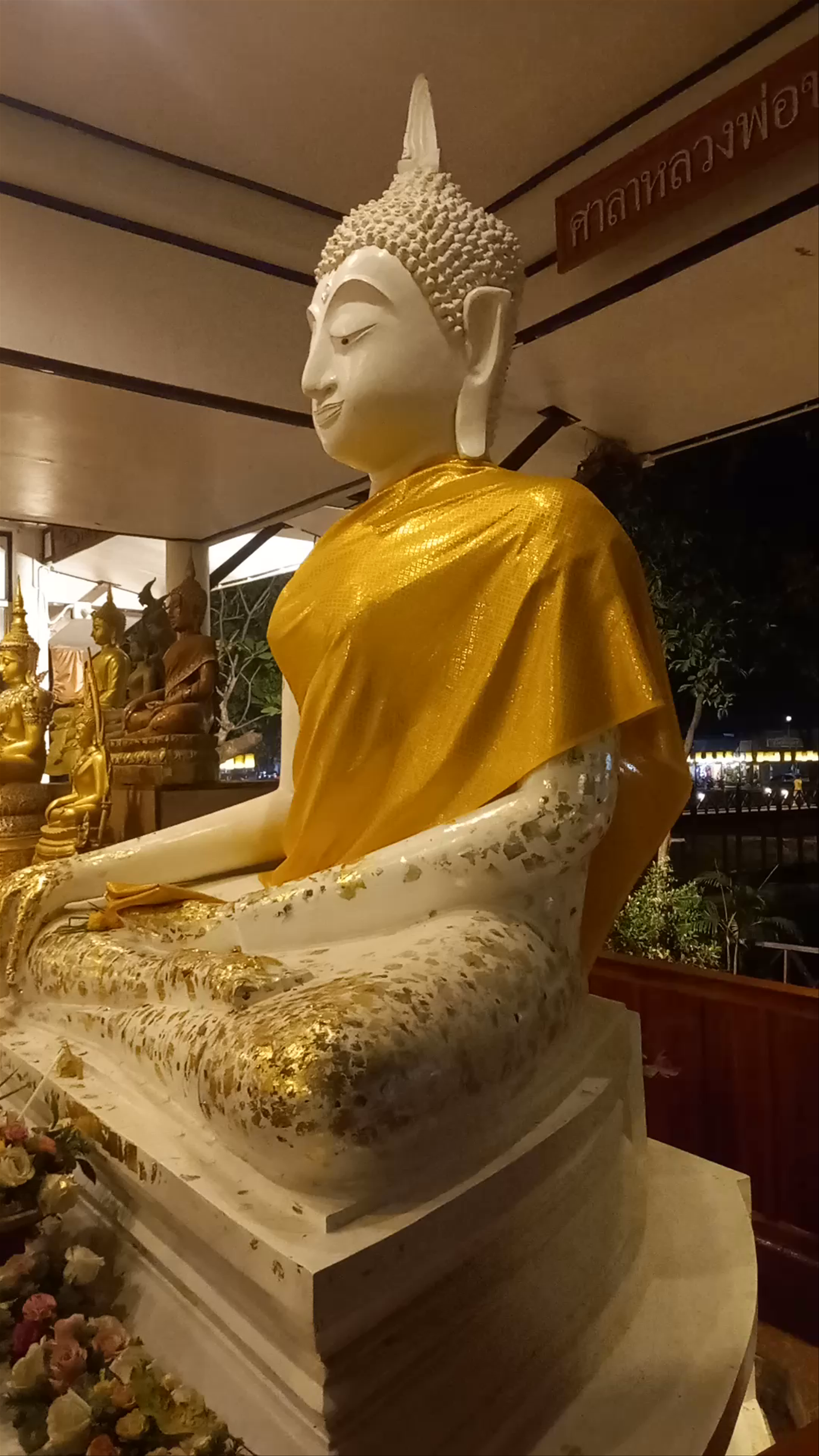 Wat Traphang Thong: Serene Buddhist Sanctuary in Sukhothai, Thailand