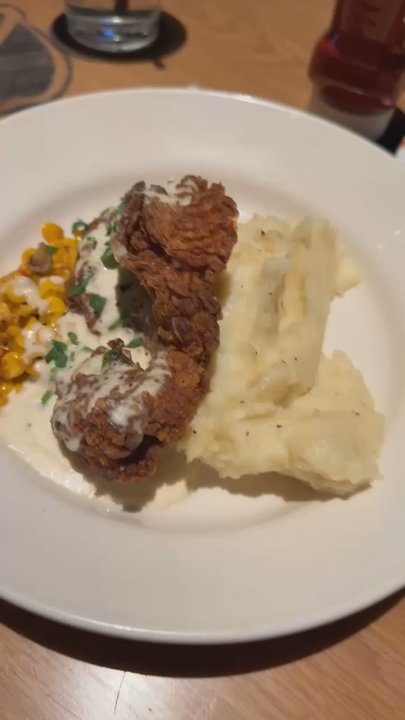 BJ's Restaurant & Brewhouse - Southern fried chicken - Breweries Near Me - Goodyear, Arizona