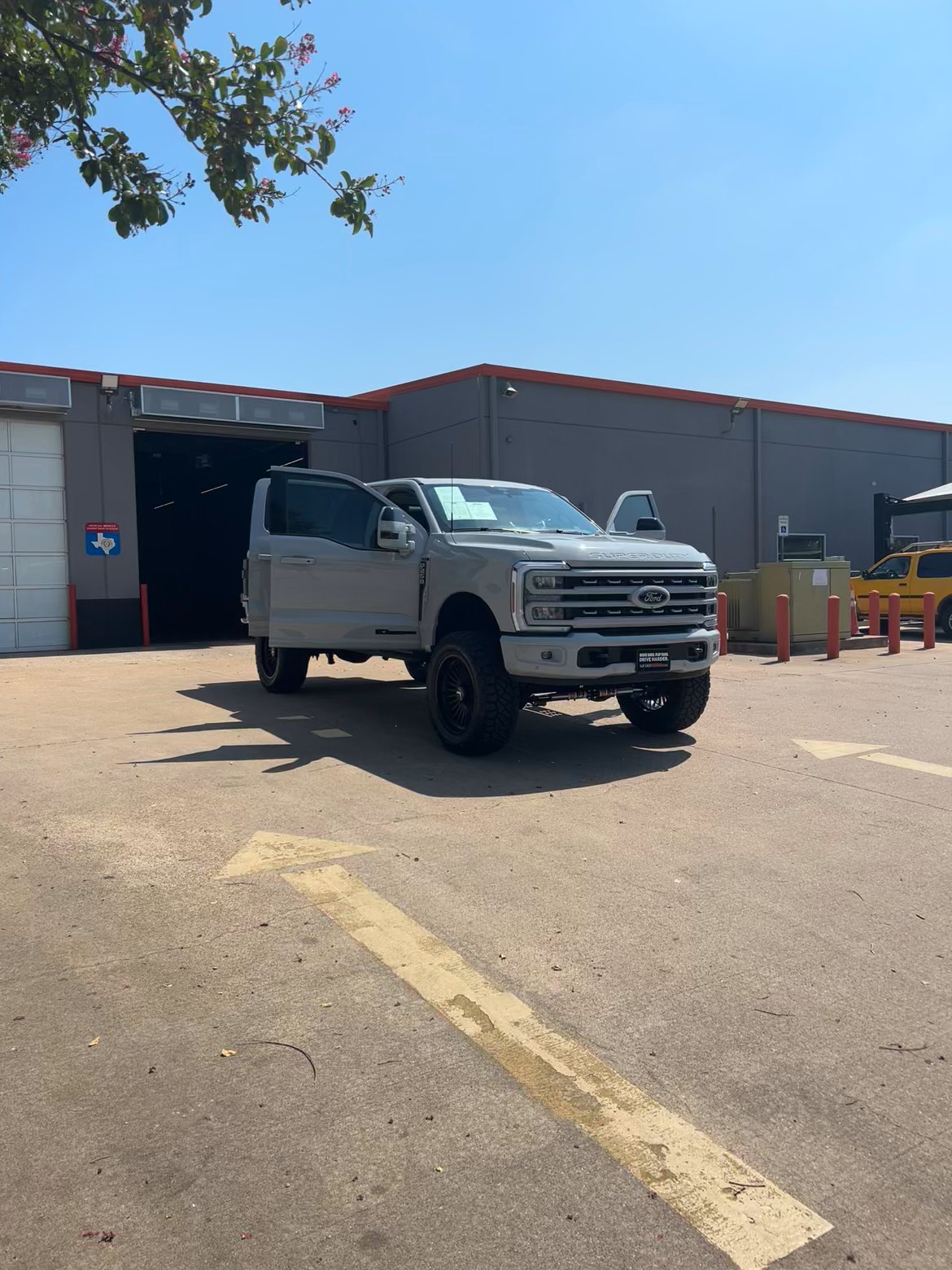 Lifted Trucks - #TX09647A - 2026 Ford F-250 Super Duty Lariat Crew Cab