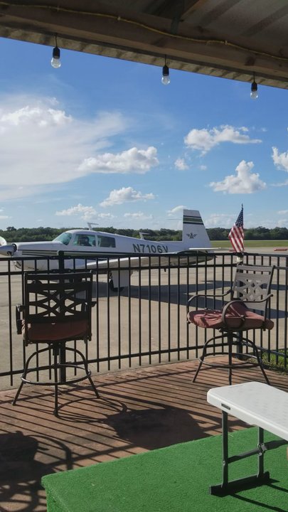 Runway Cafe - Seafood Near Me - Angleton, Texas