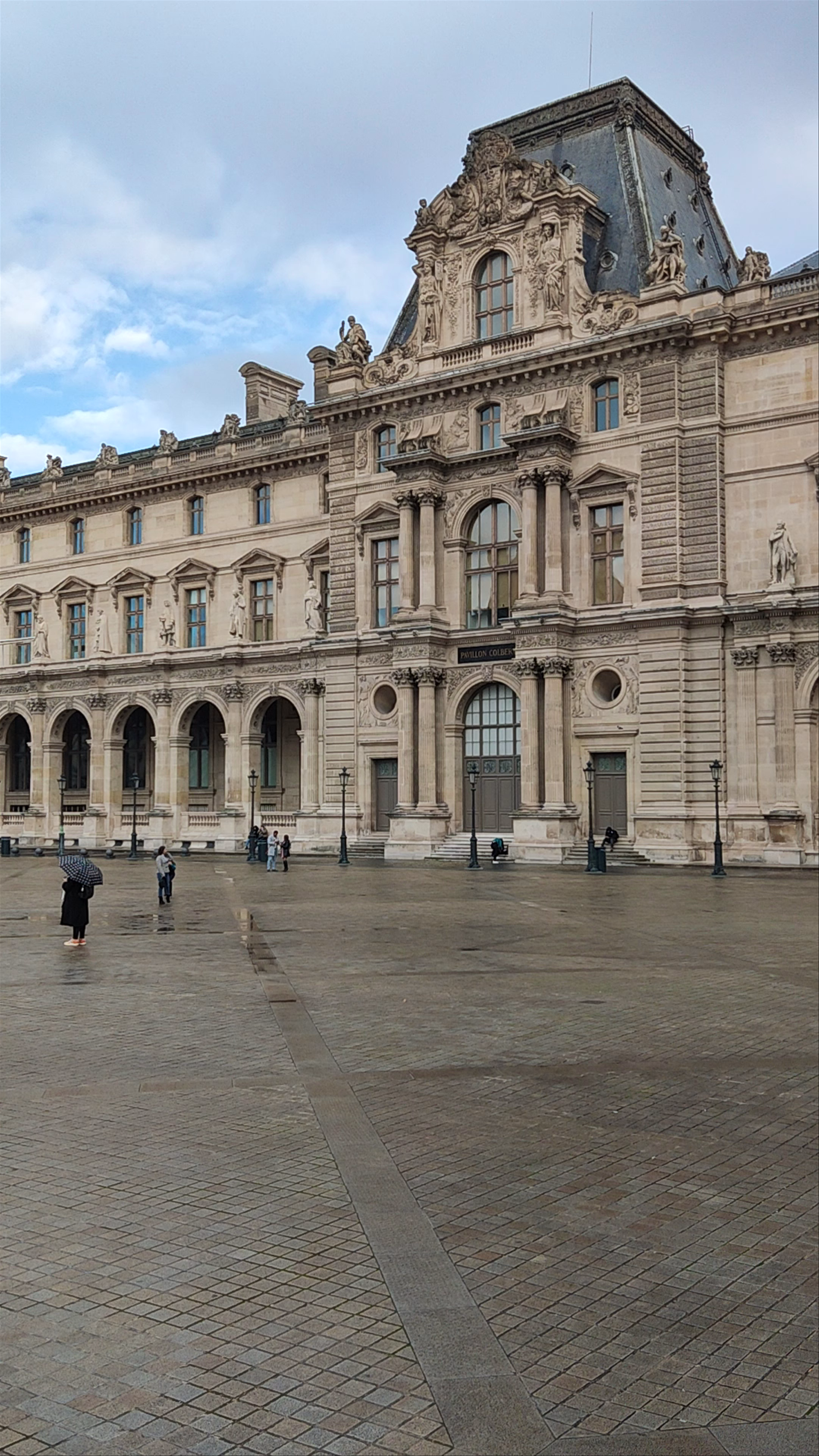 Louvre Pyramid and Historic Louvre Museum Exterior Tour, Paris