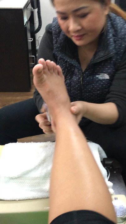 Queen Nails - But for real though, this lady is like magic! Always spends so much time with massaging, oiling, and scrubbing! - Nail Salons Near Me - Renton, Washington