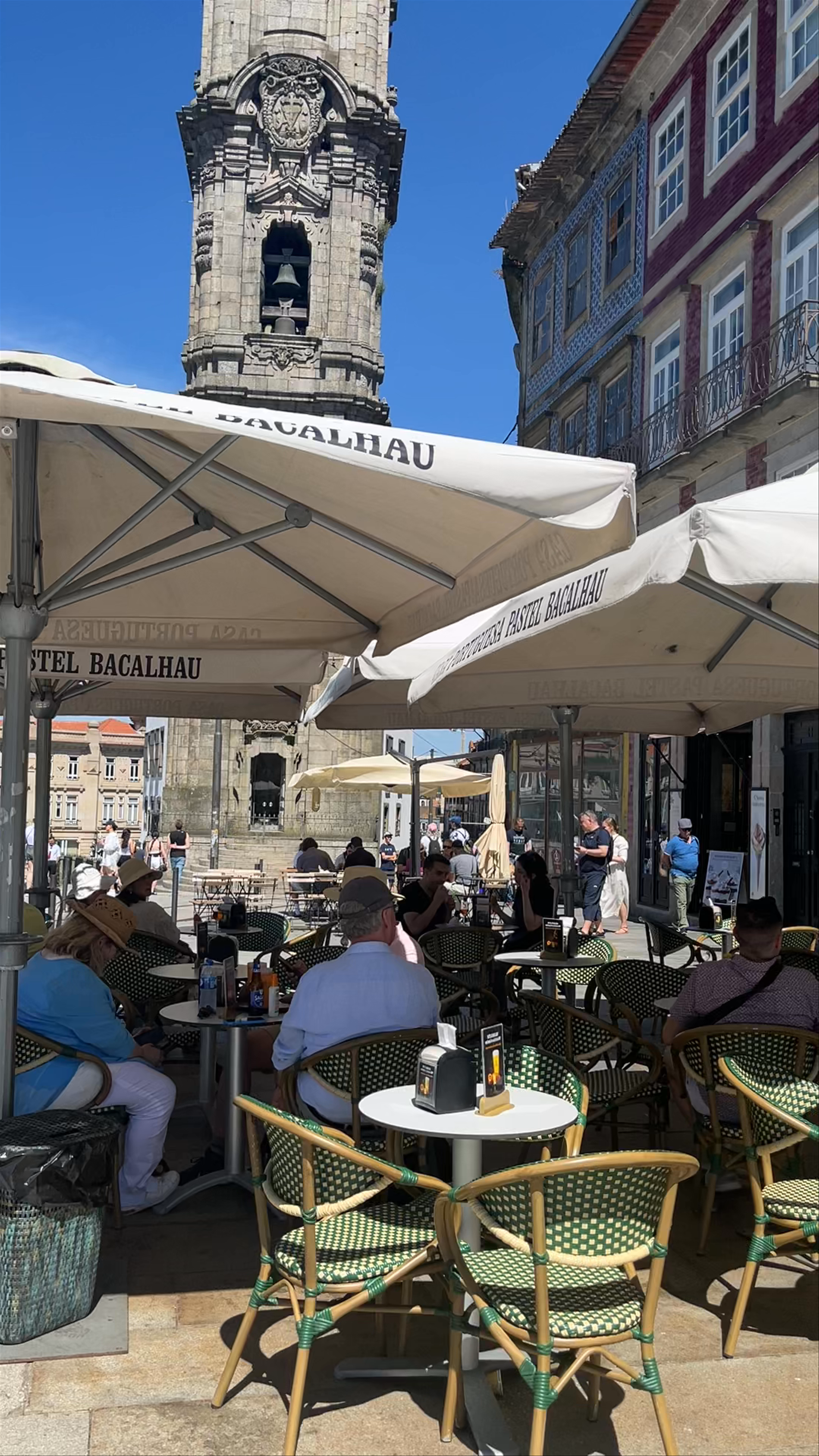 Casa Portuguesa do Pastel de Bacalhau - Charming Alfresco Eatery in Porto