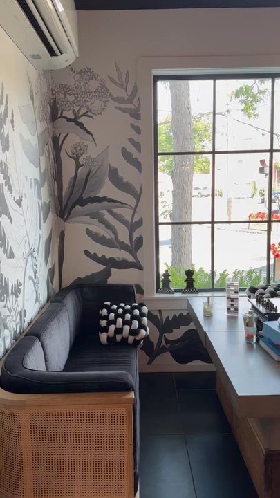 The Menhaden - Great lounge/bar area. - Hotels Near Me - Greenport, New York