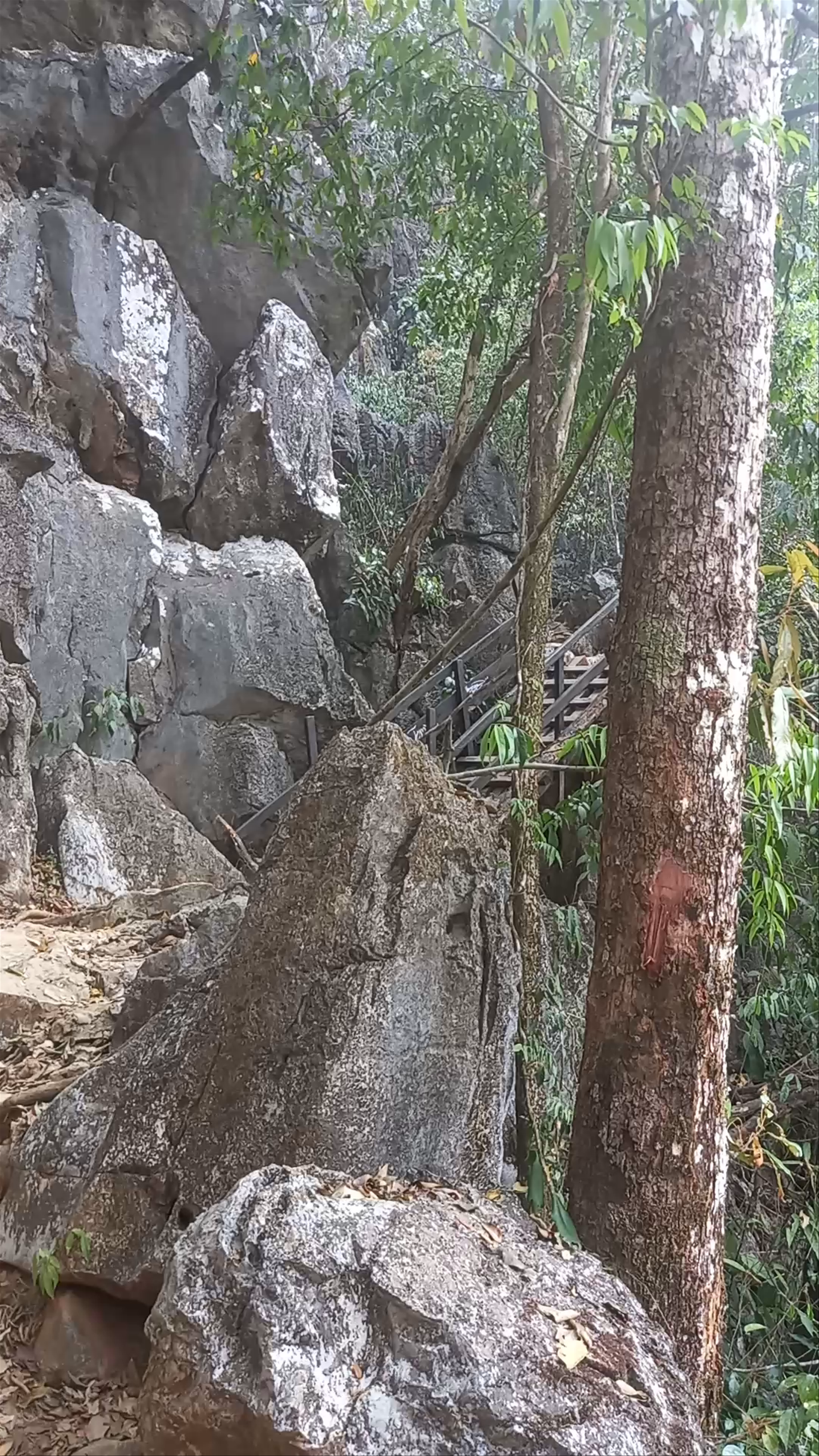 Phapoungkham cave and viewpoint