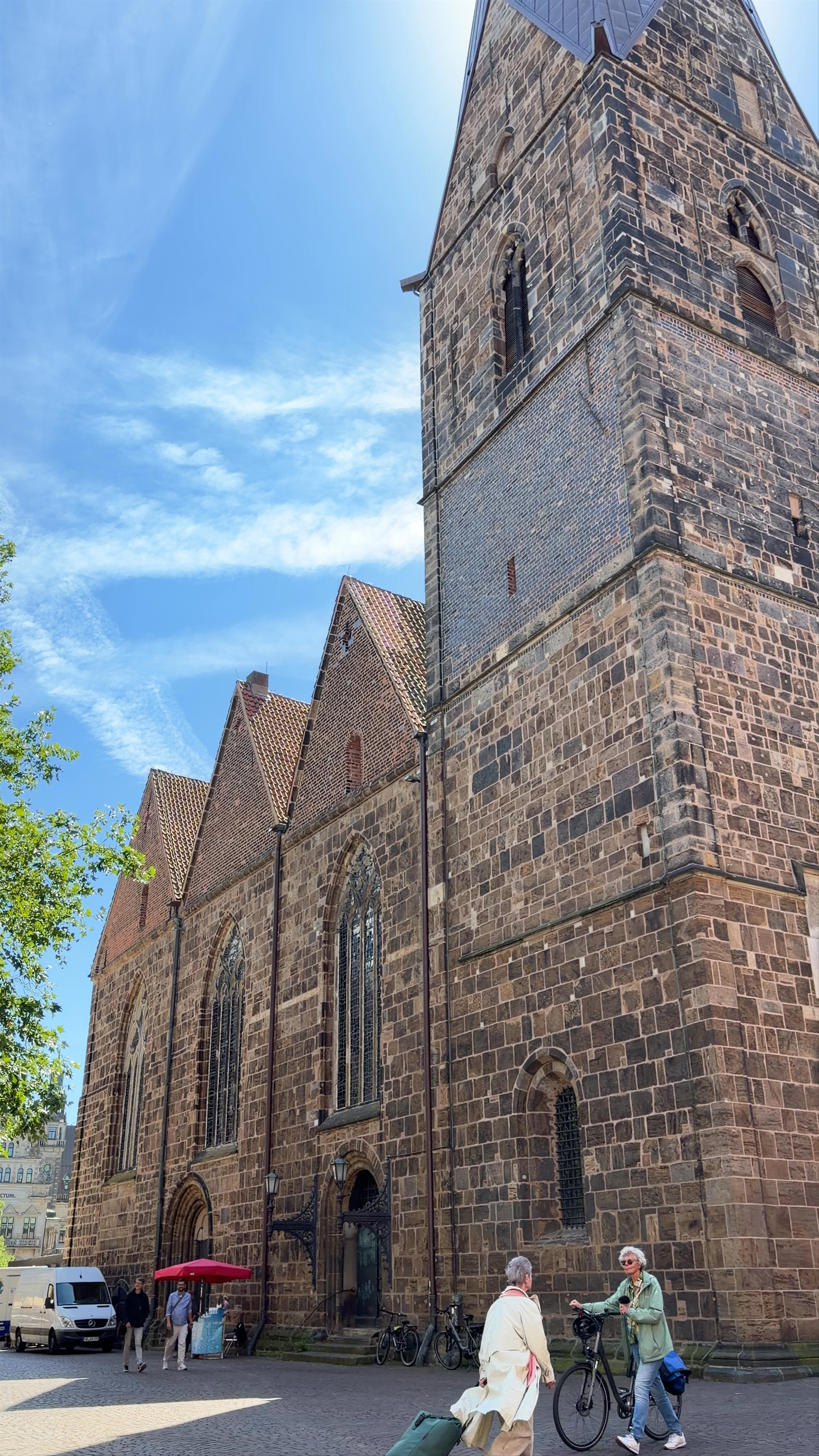 Strolling Around Unser Lieben Frauen Kirche in Bremen
