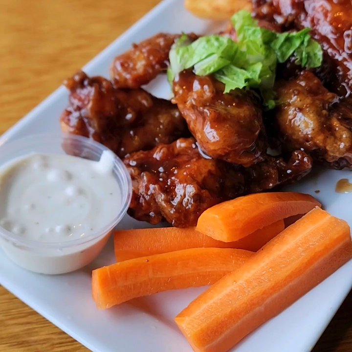 Tapps Restaurant and Bar - Honey Garlic Wings ($16.99) - Sports Bars Near Me - Toronto, Ontario